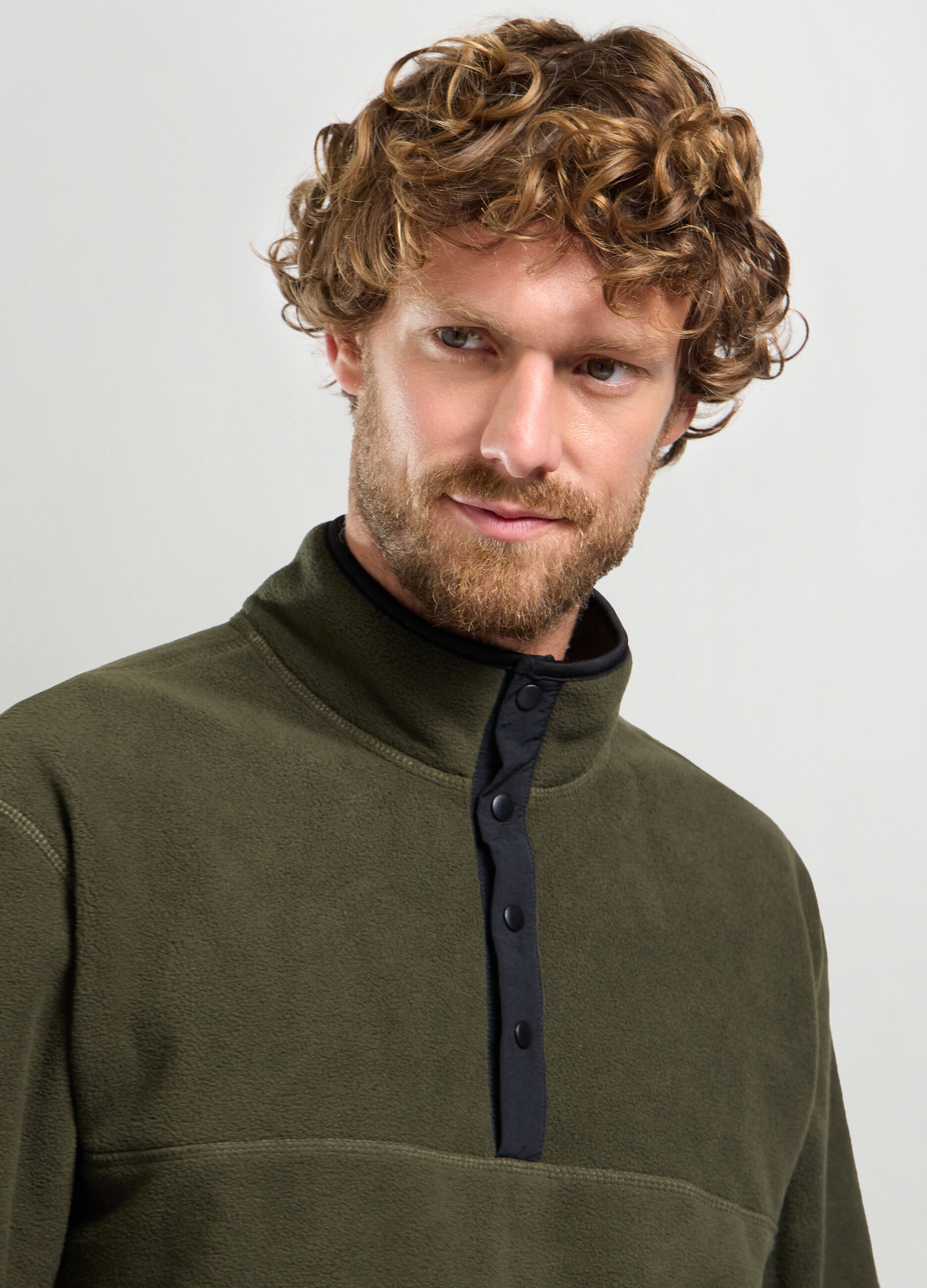 Felpa a collo alto in pile uomo_2