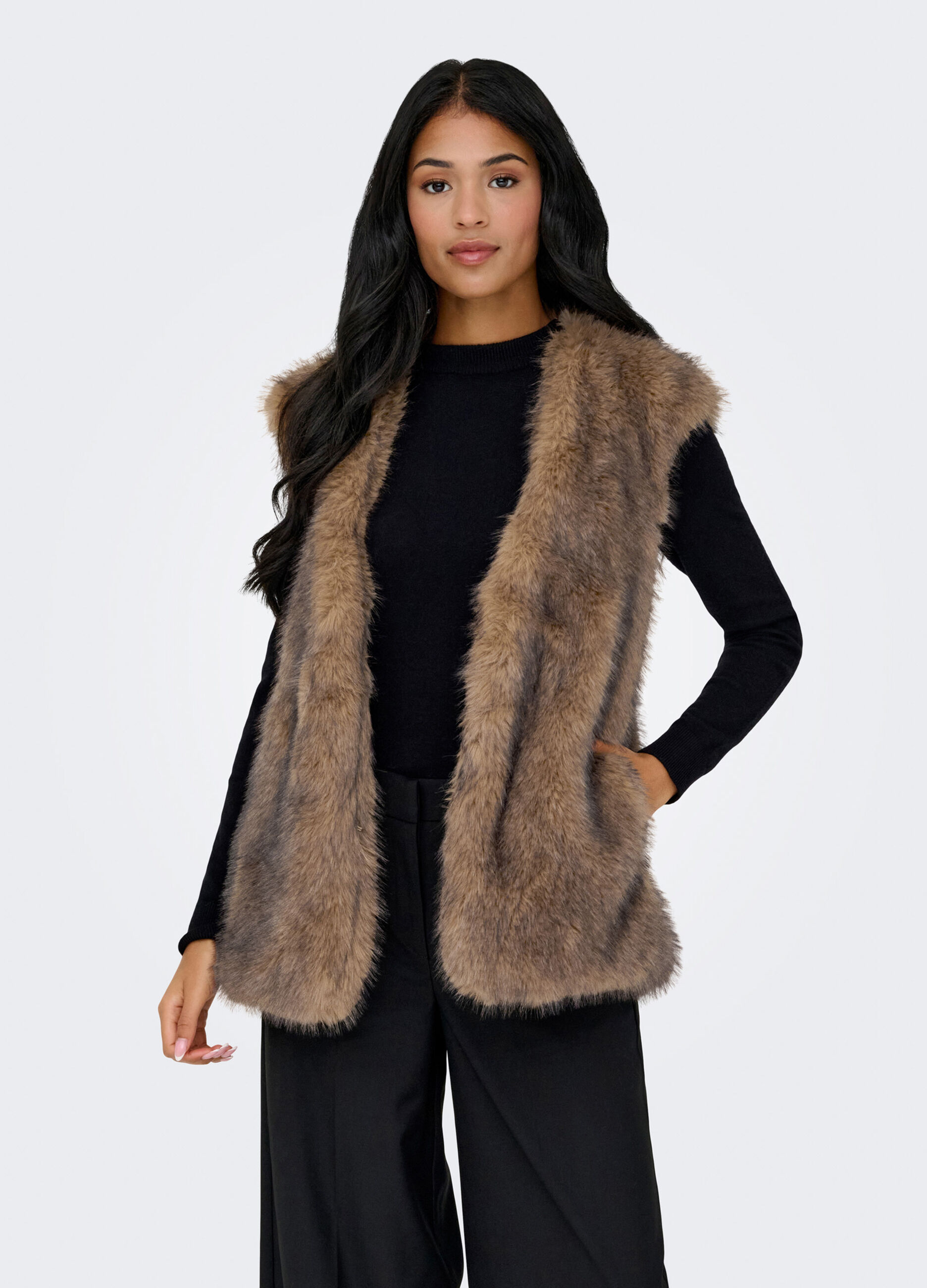 Cappotto smanicato in eco fur donna_3