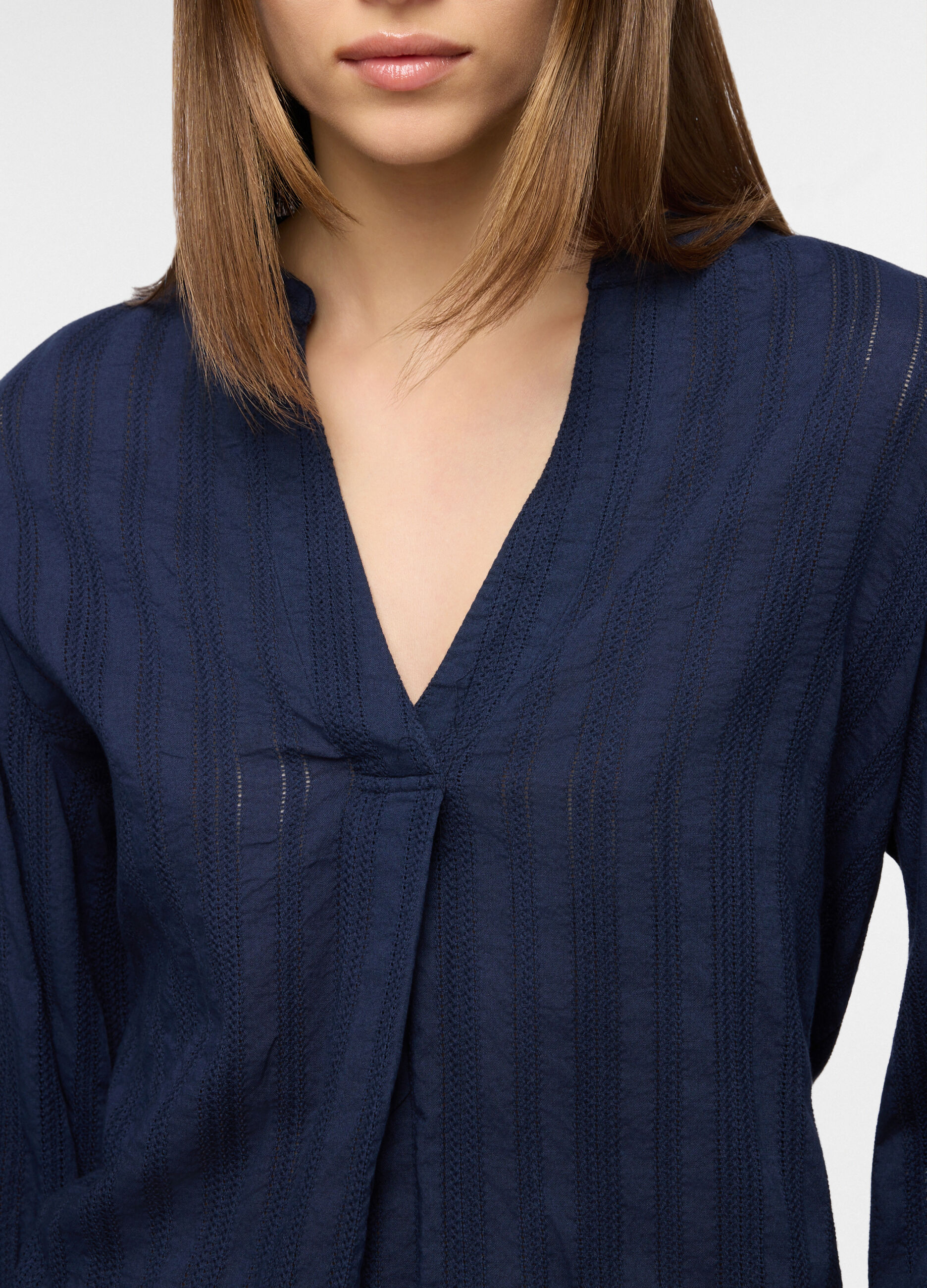 Camicia fit regular con scollo a V in puro cotone donna_2