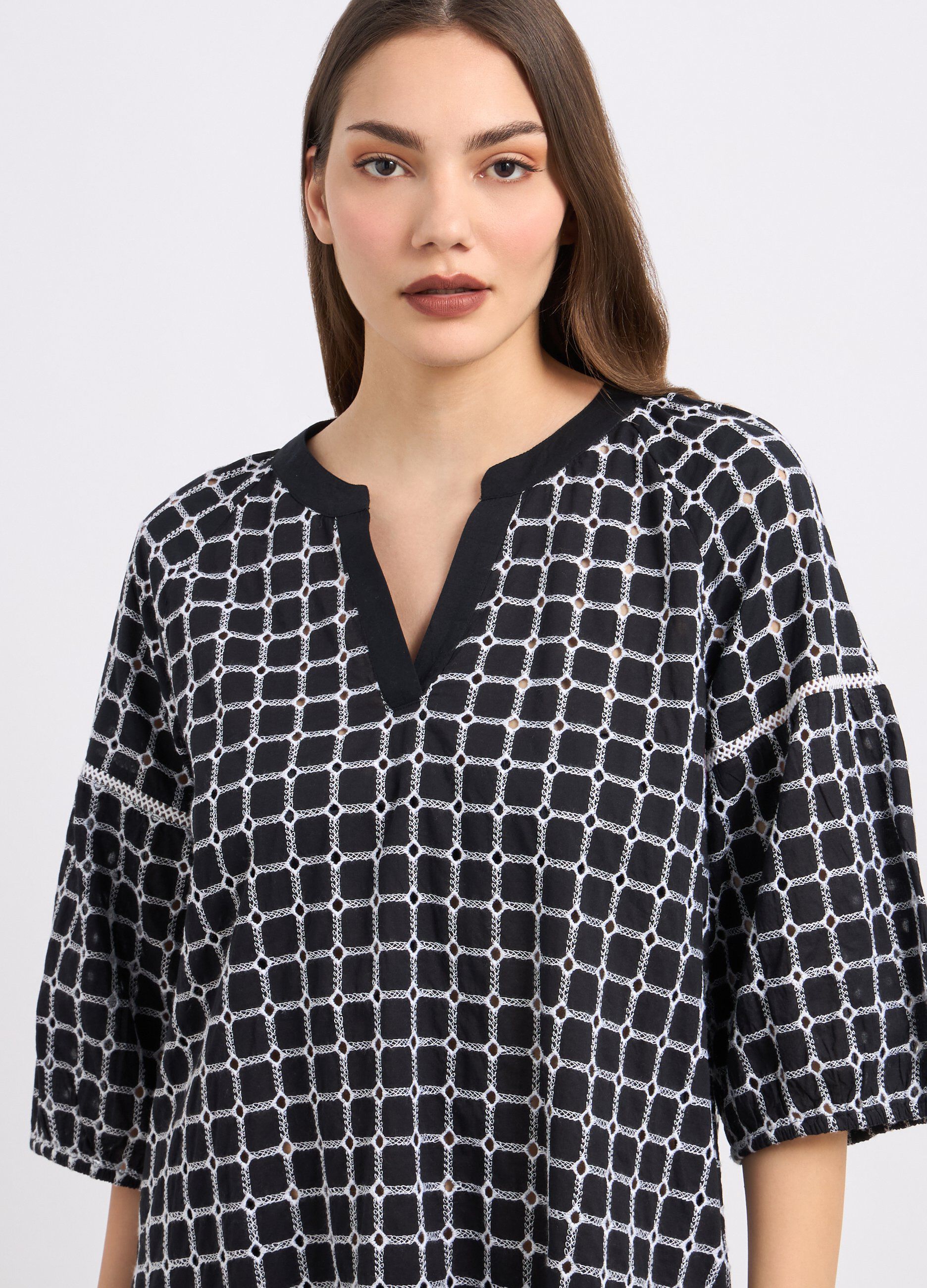 Copricostume in puro cotone con ricami donna_2