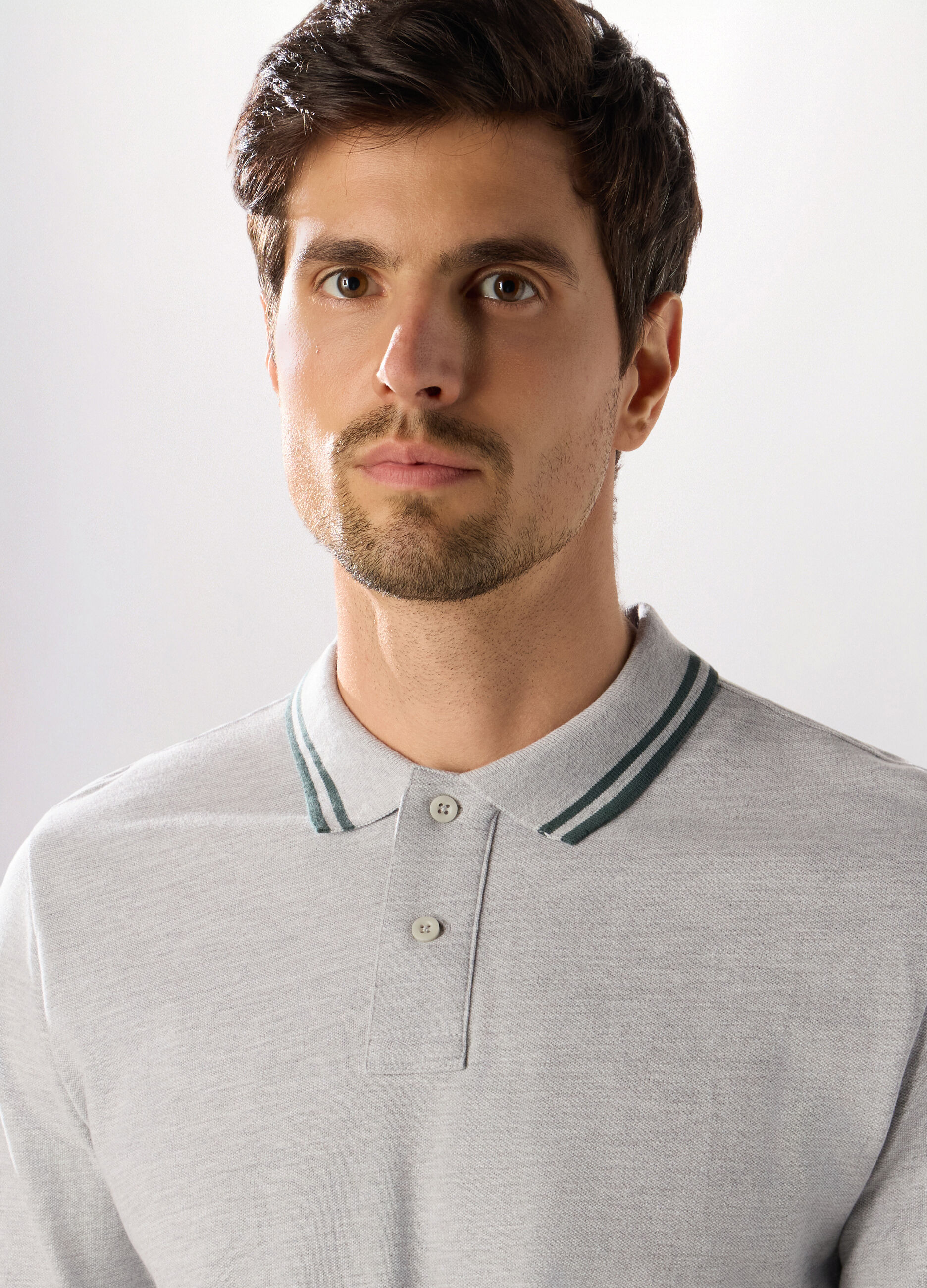 Polo con colletto a contrasto in cotone piquet uomo_2