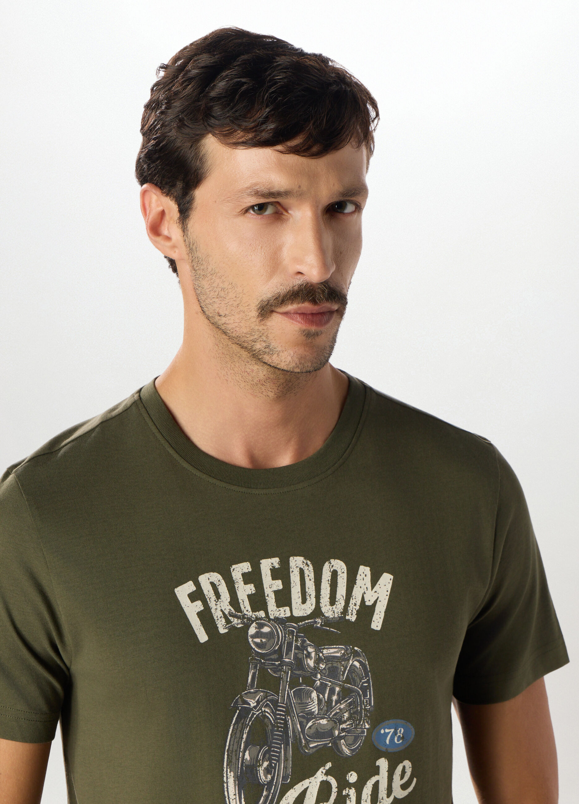 T-shirt girocollo con stampa in cotone uomo_2