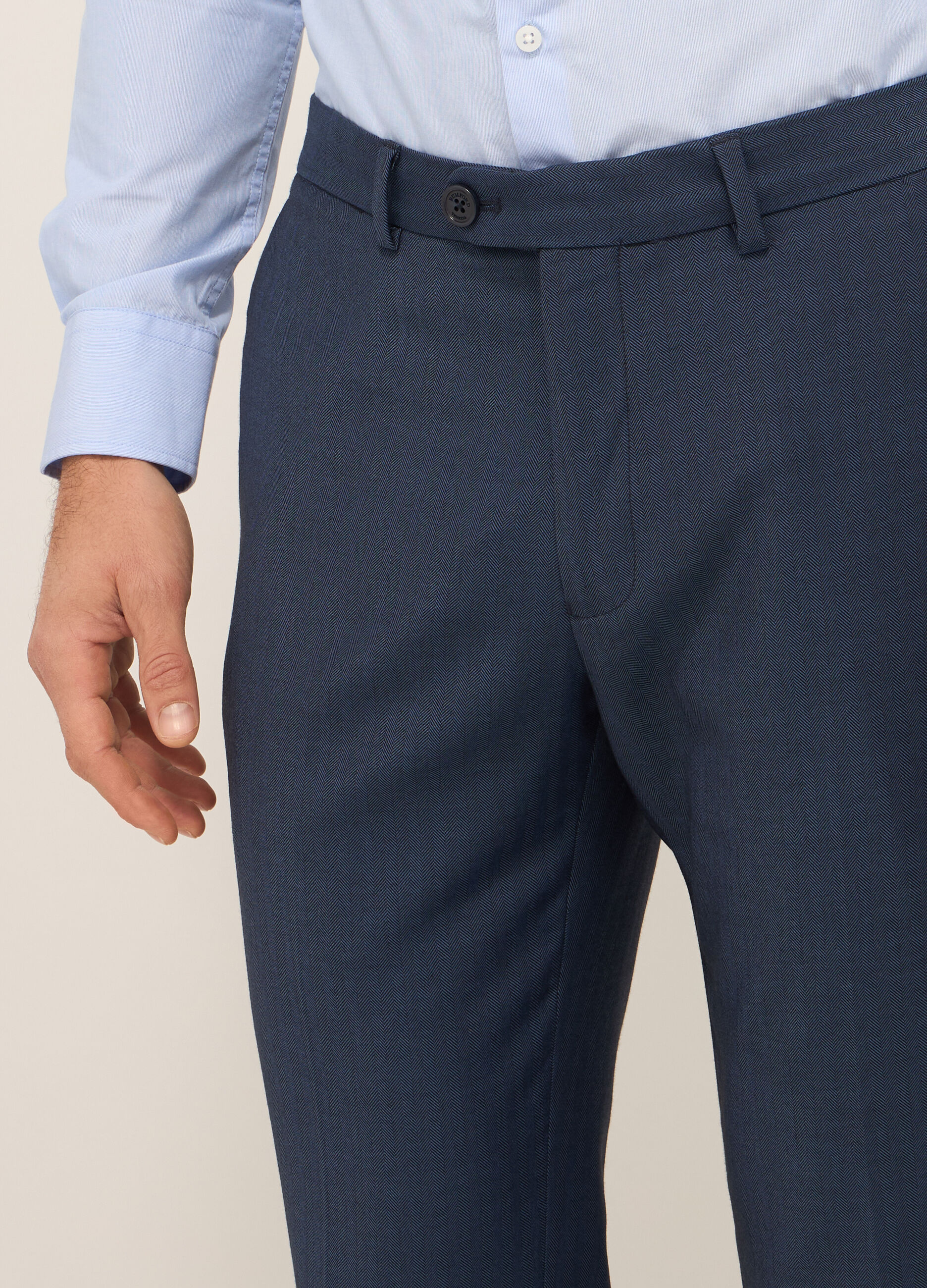Pantaloni classici in tessuto stretch a spina di pesce uomo_2