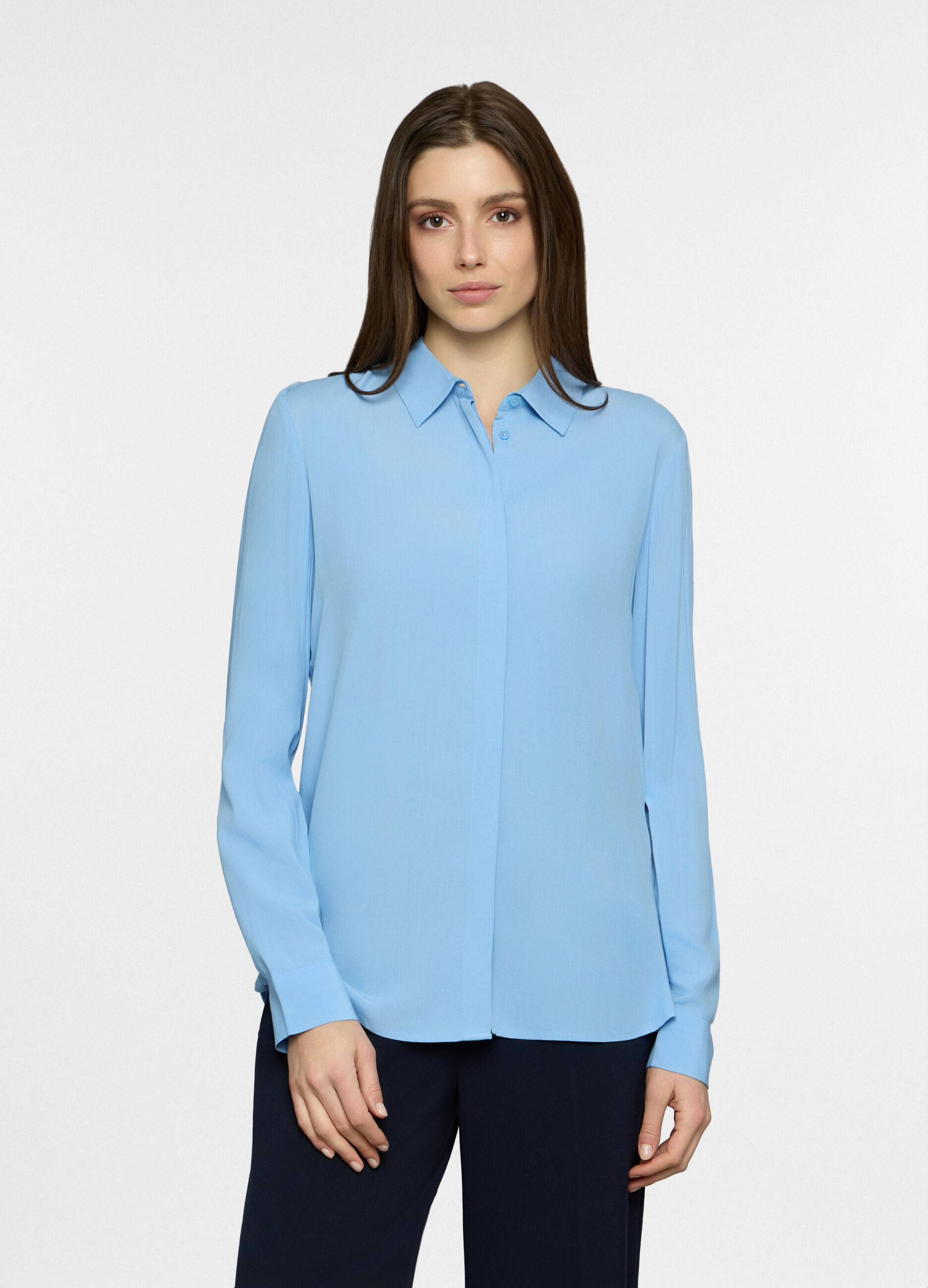Camicia regular fit con colletto alla francese in pura viscosa donna_0