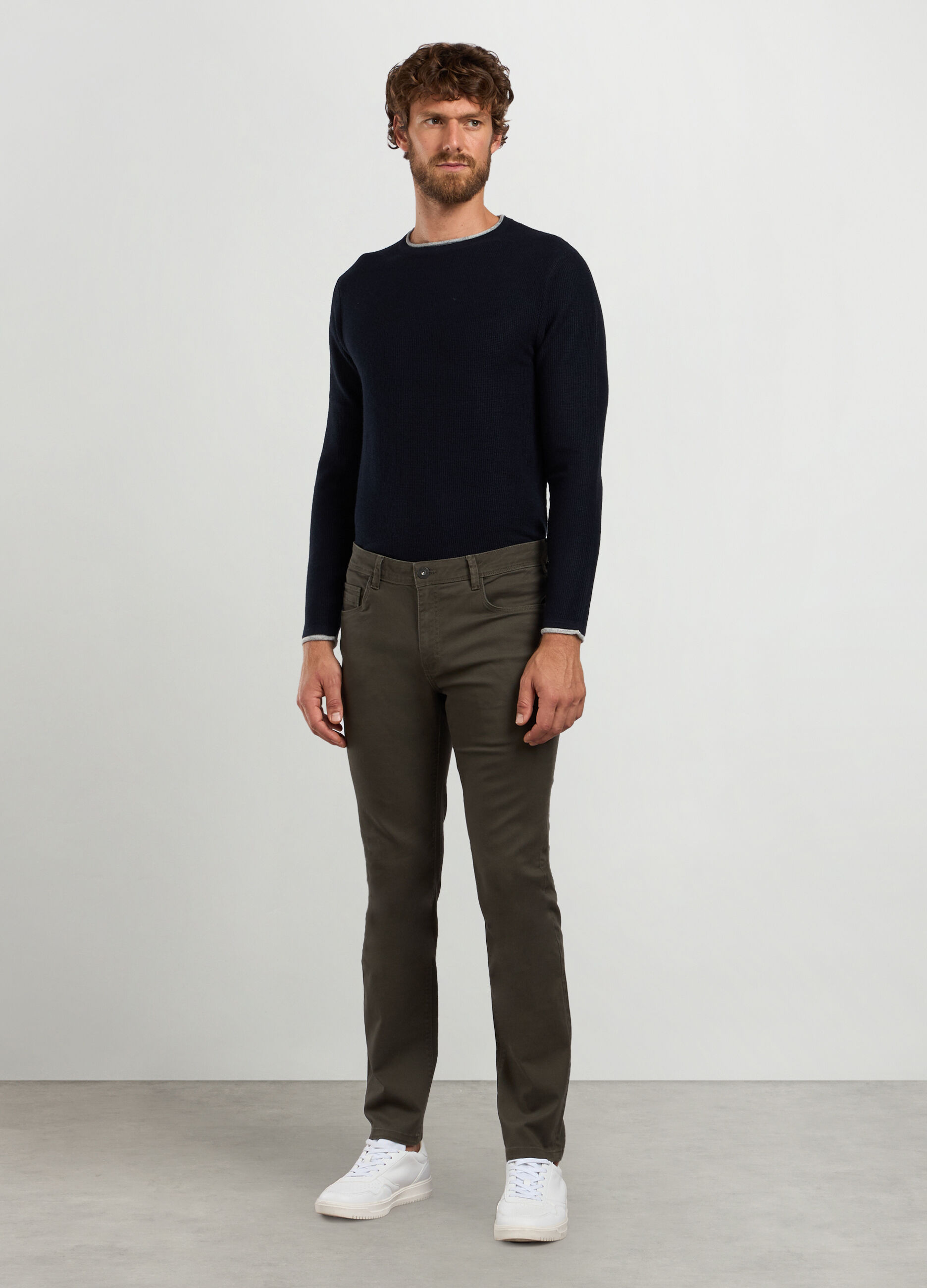 Pantaloni slim fit in twill di cotone stretch uomo_0
