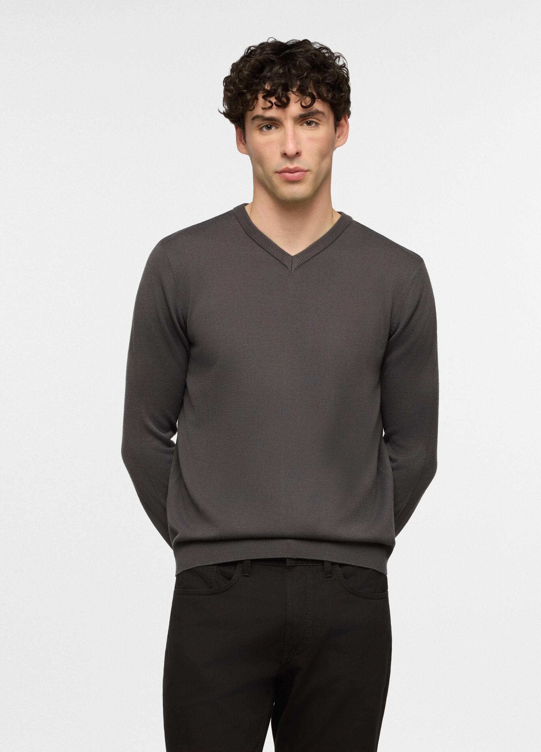 Maglione collo a V in jersey uomo_0