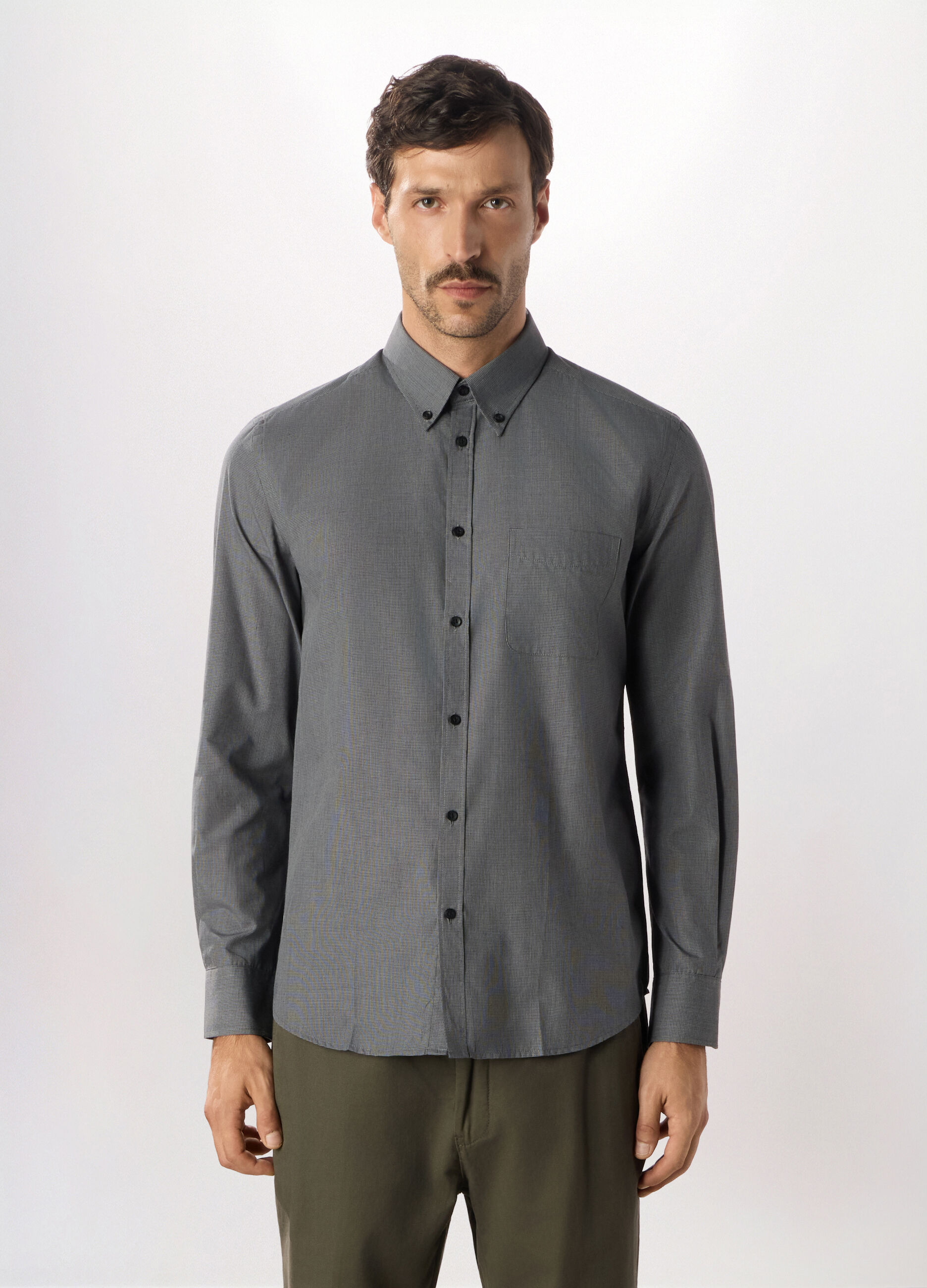 Camicia slim fit con colletto button down in misto cotone uomo_0