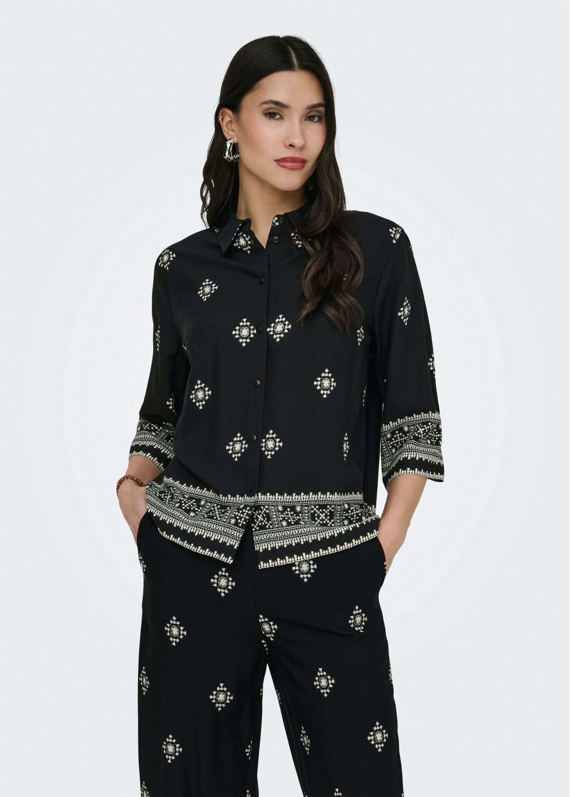 Camicia loose fit con maniche a 3/4_3