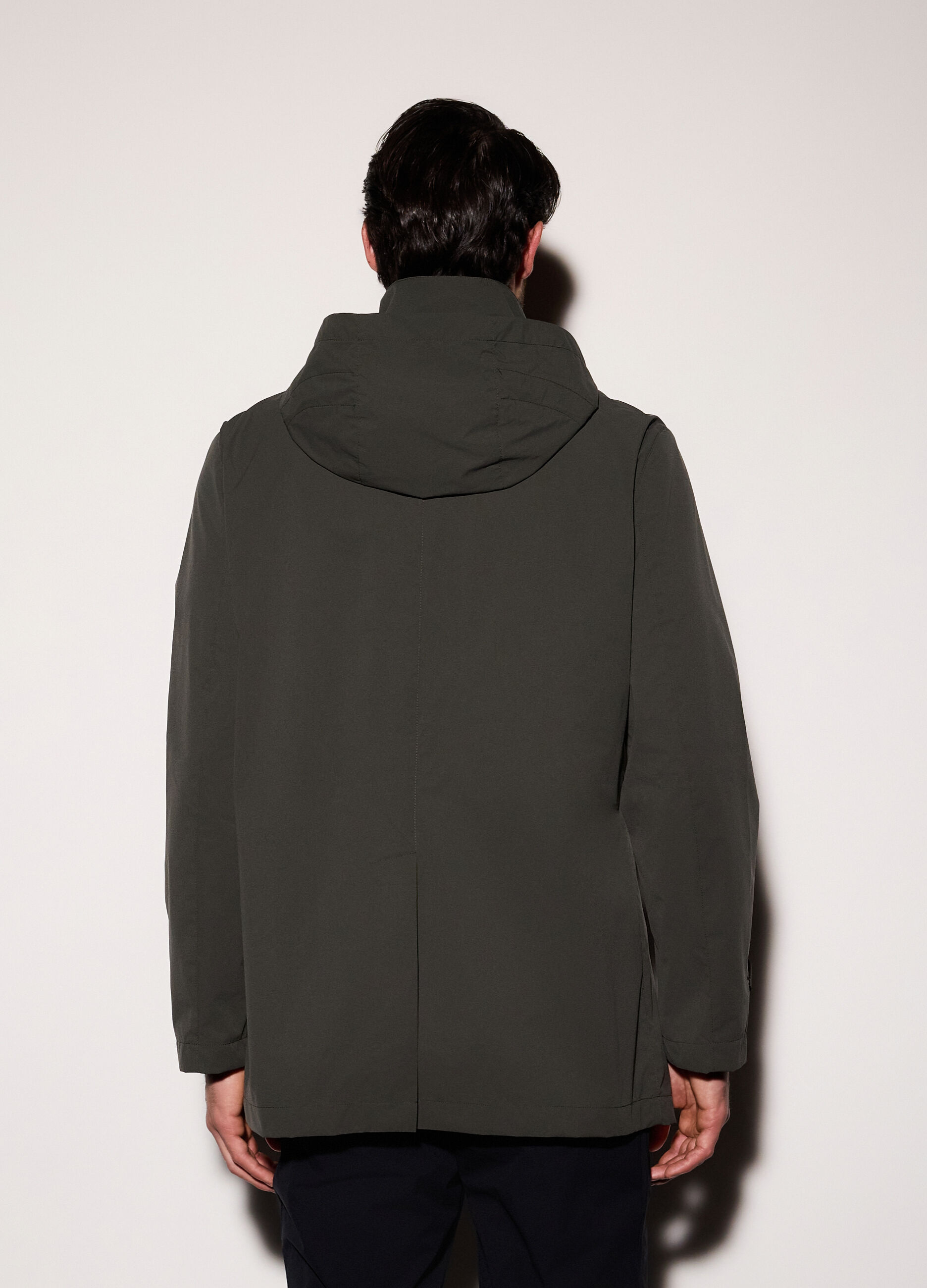 Giubbino in tessuto tecnico con cappuccio uomo_1