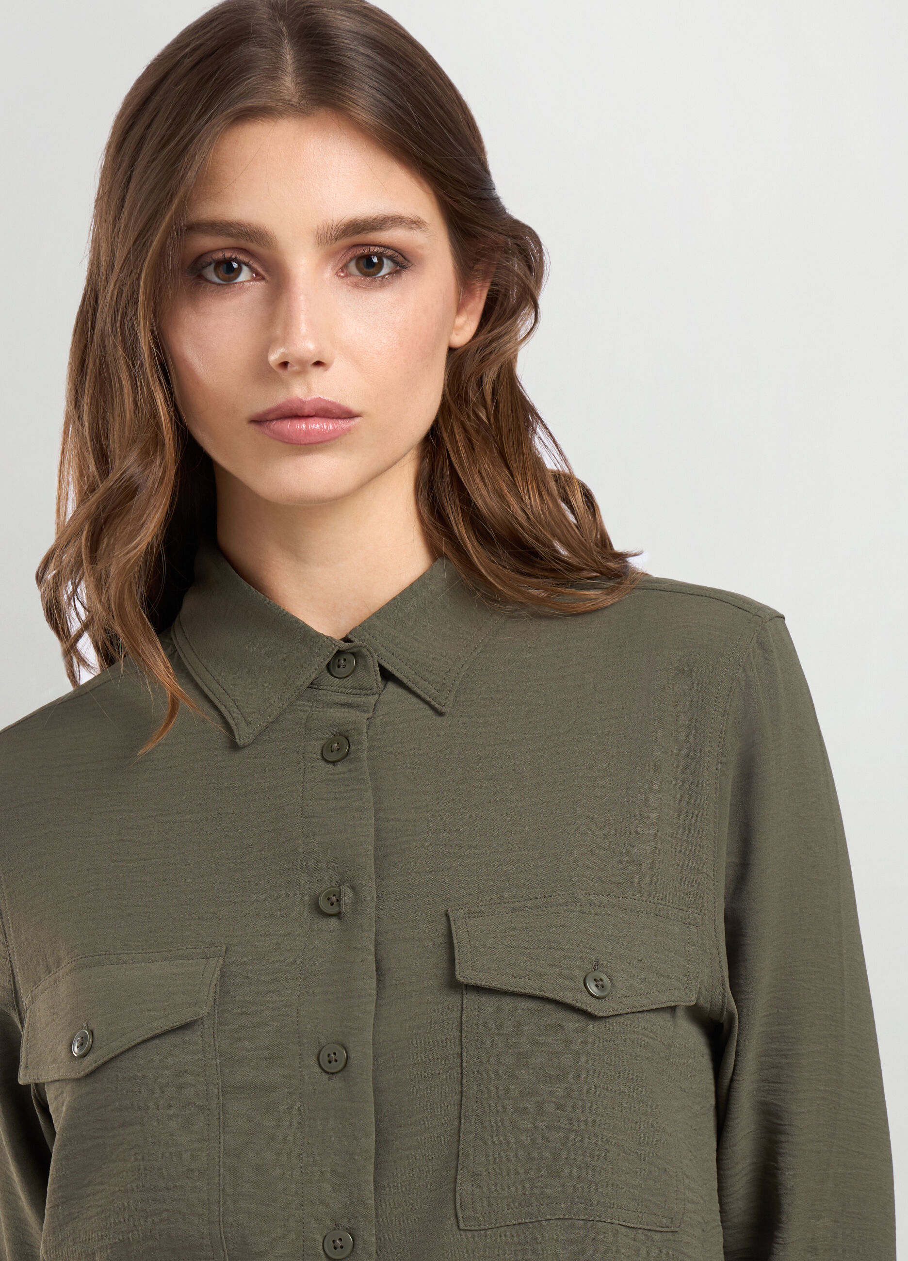 Camicia con tasche donna_2