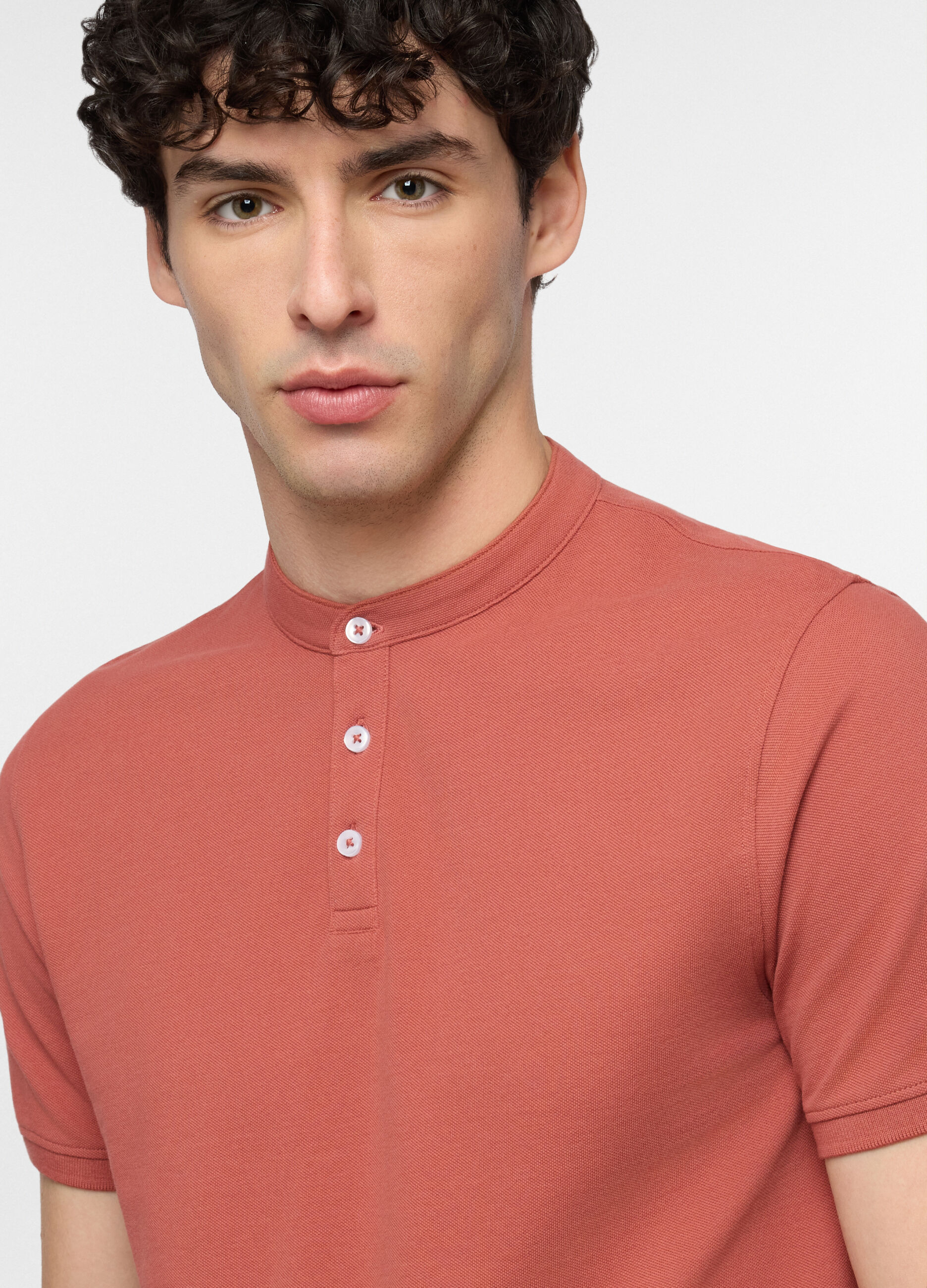 Polo a maniche corte con collo coreano uomo_2