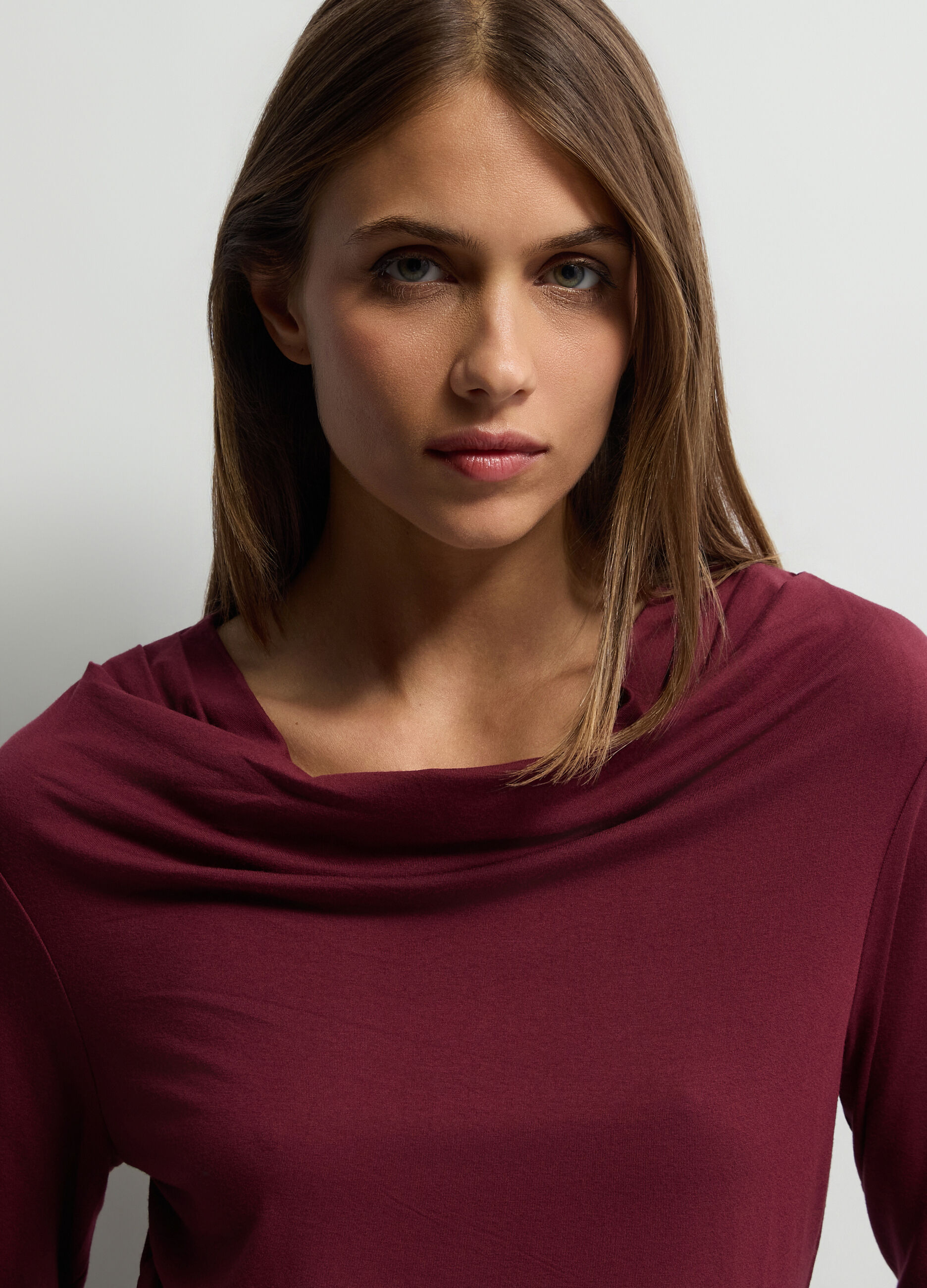 T-shirt con scollo drappeggiato stretch donna_2