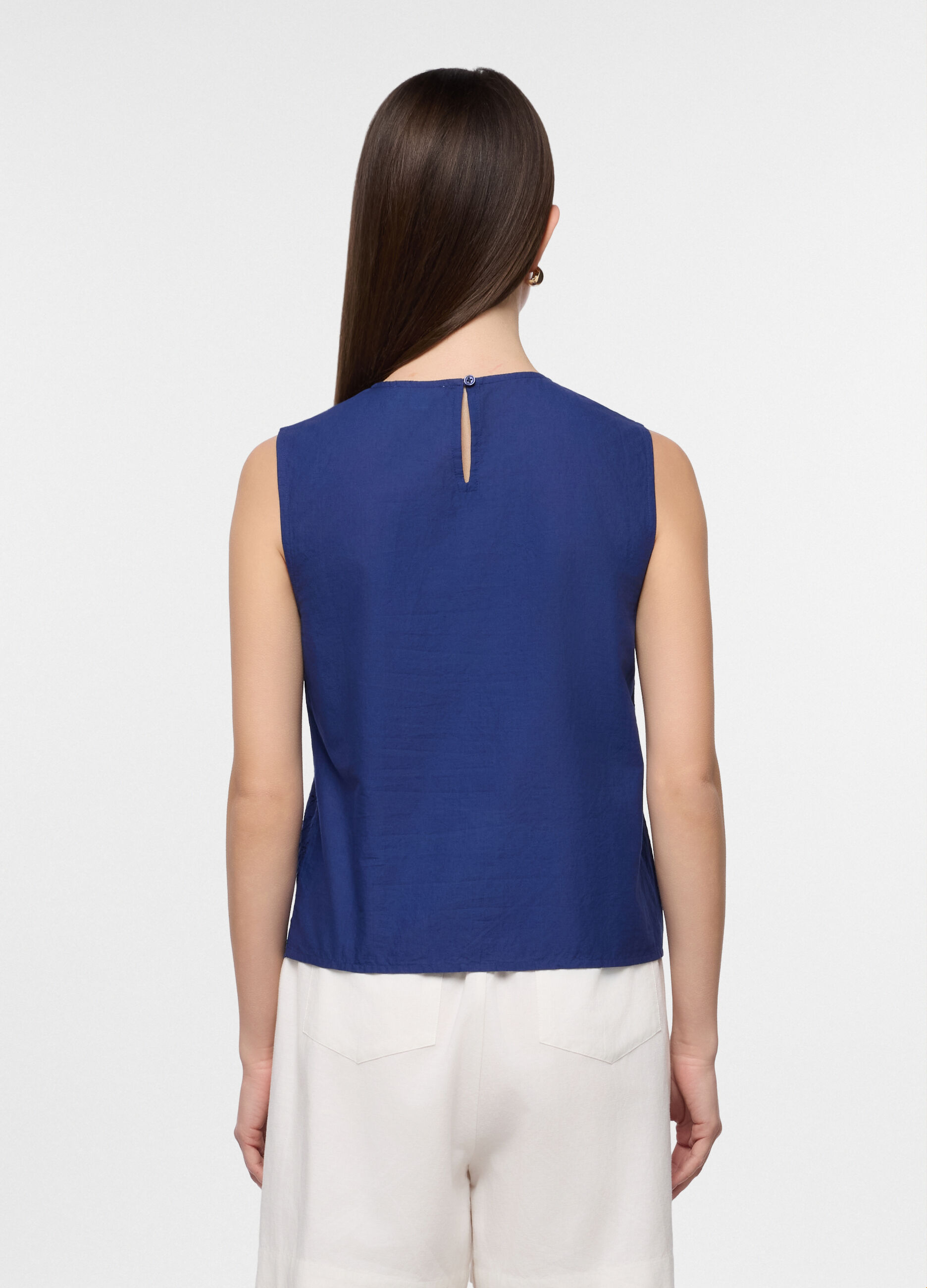 Top smanicato a girocollo in puro cotone sangallo donna_1