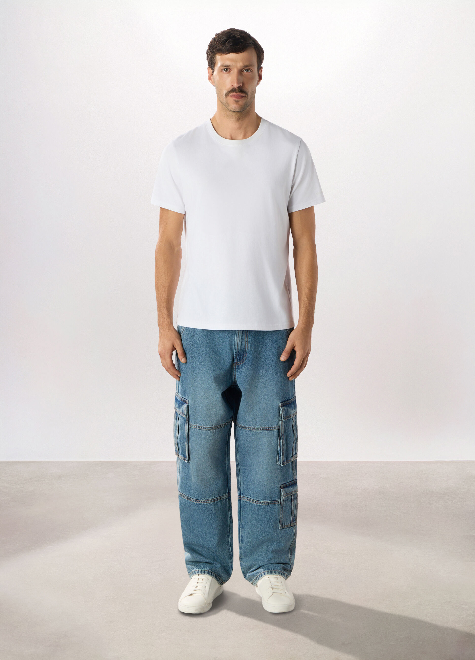 Jeans cargo in denim di cotone uomo_0