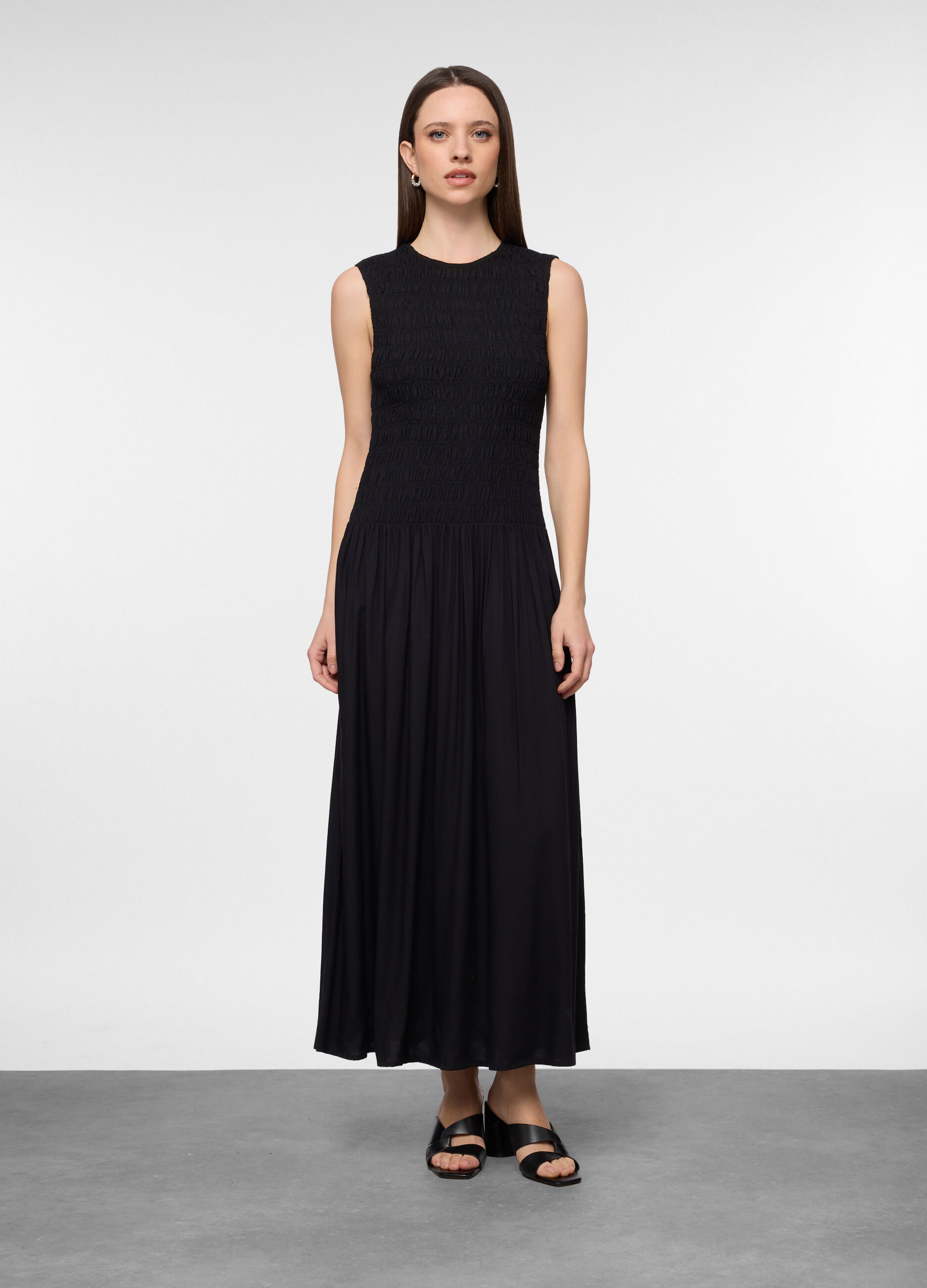 Abito lungo smanicato in pura viscosa donna_0