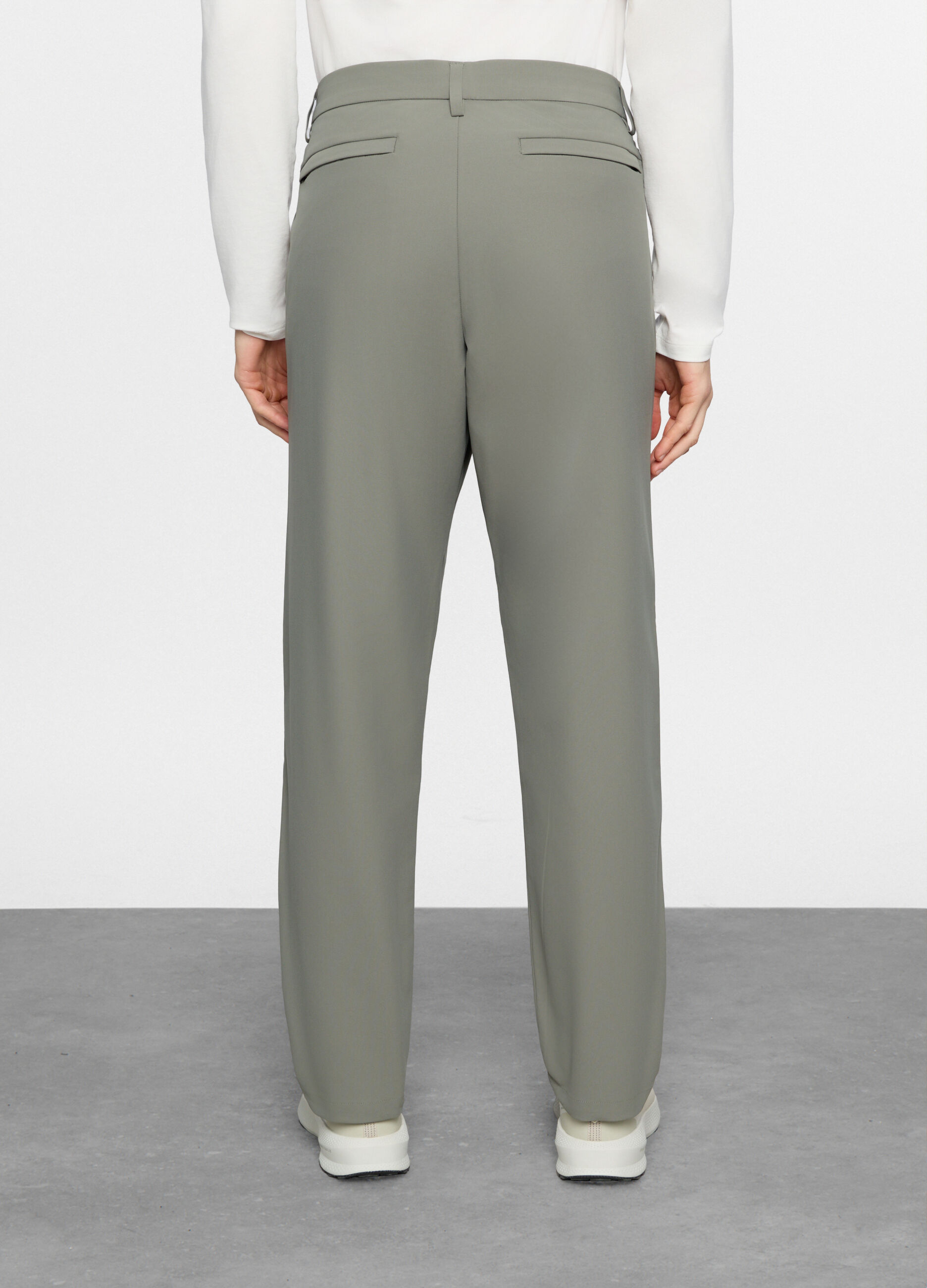 Pantaloni chino in tessuto tecnico uomo_1