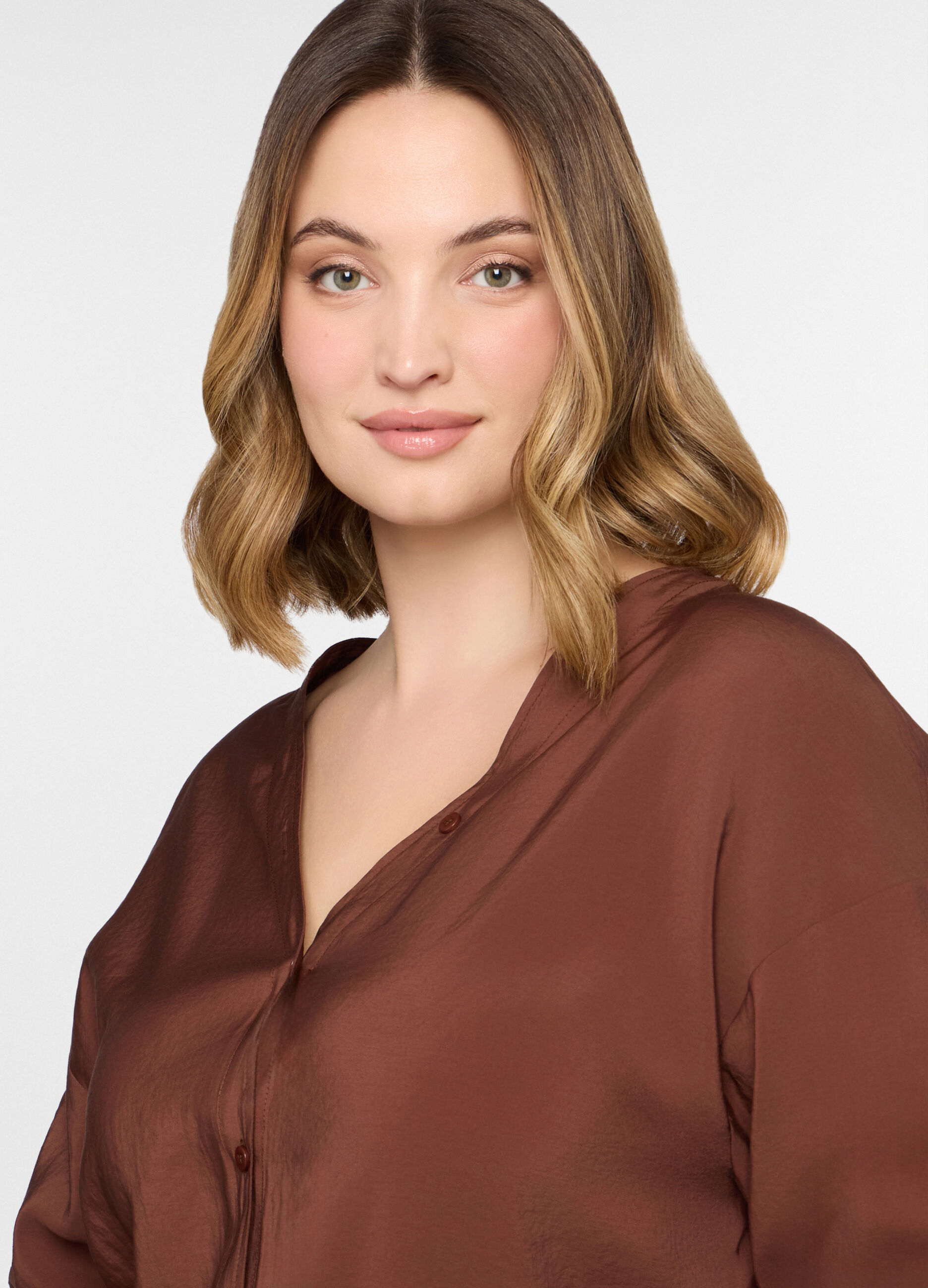 Camicia regular fit con scollo a V misto modal donna curvy_2