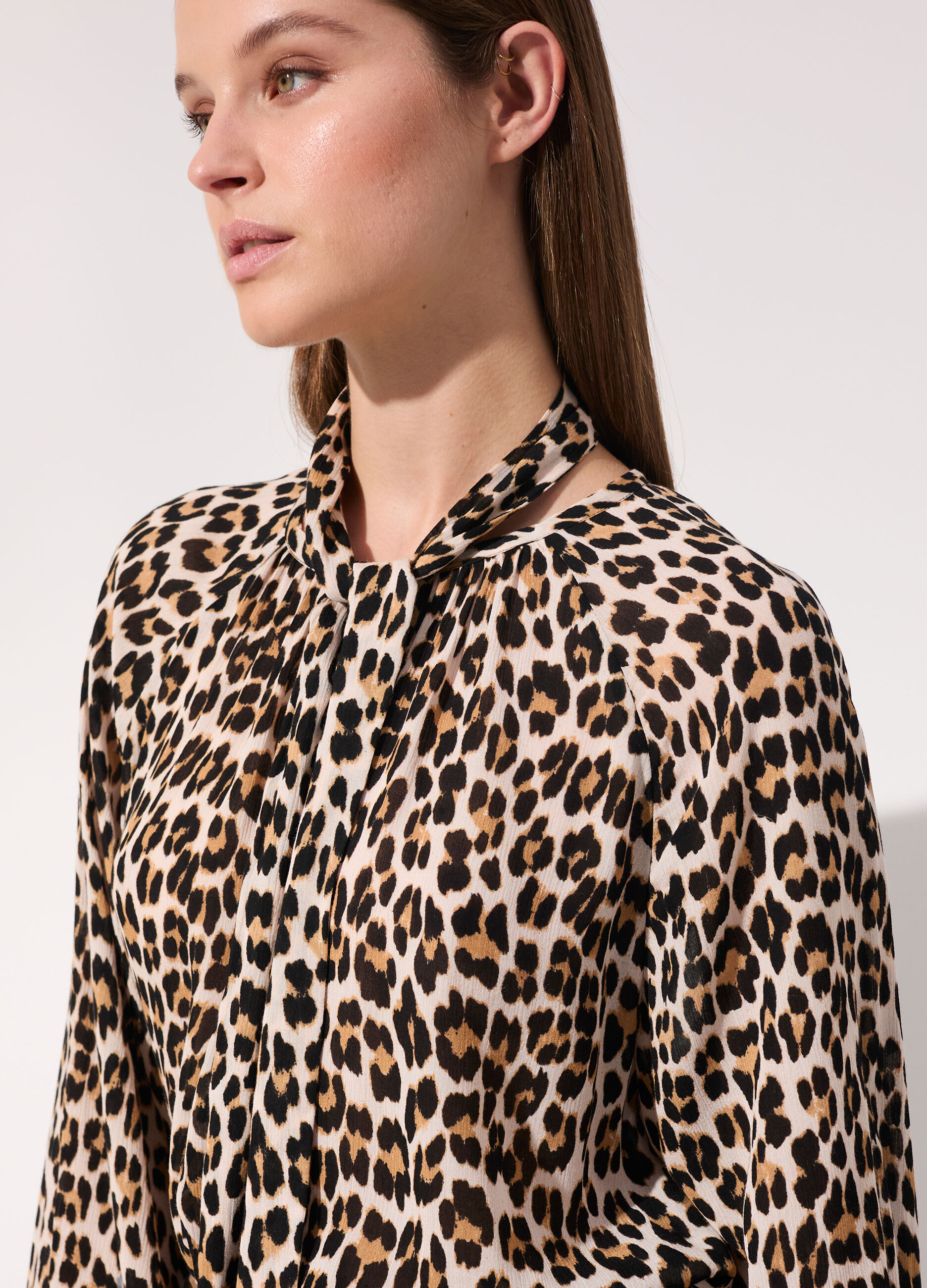 Blusa in viscosa crêpe animalier donna_3