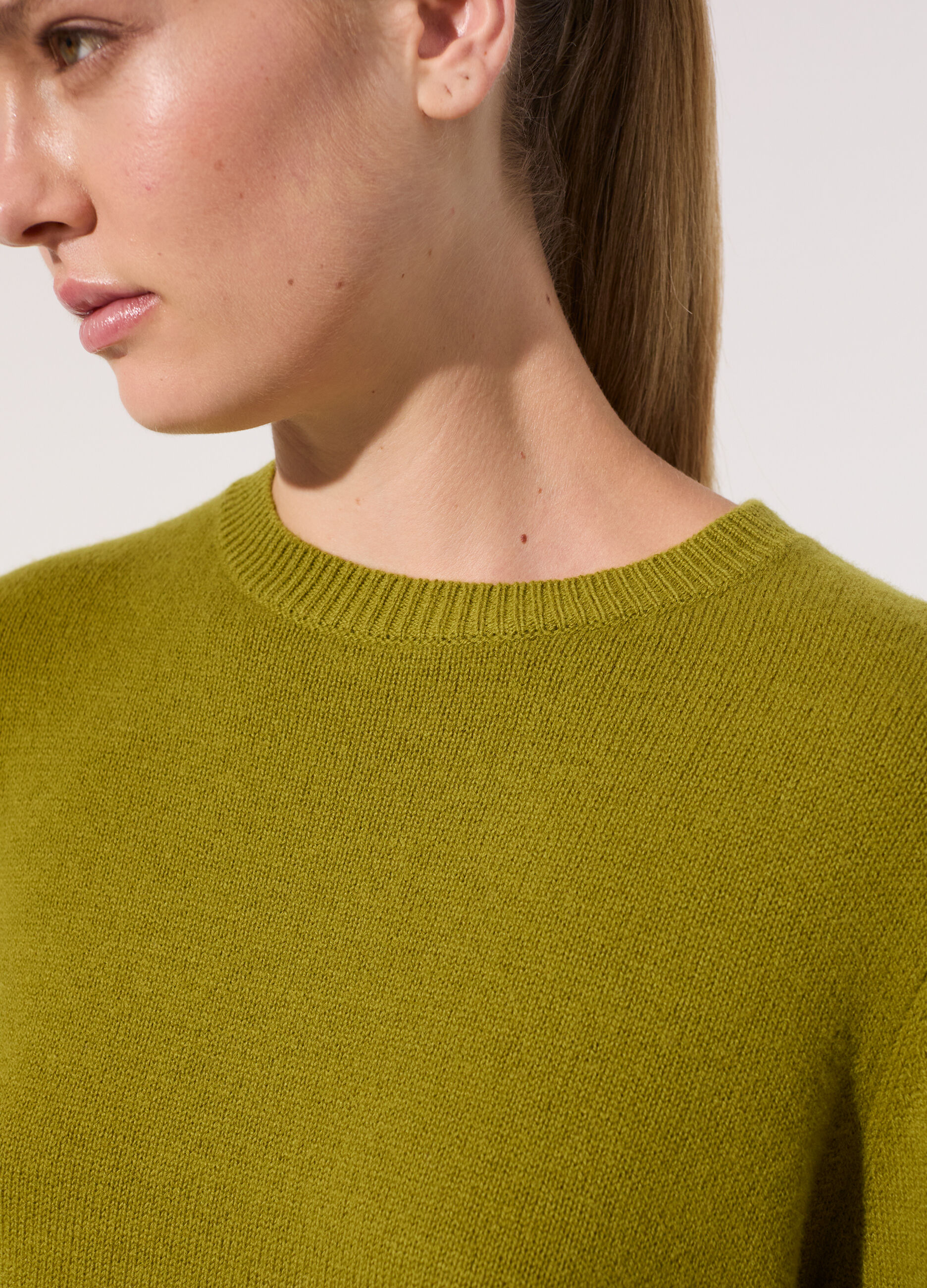 Maglione in pura lana a girocollo donna_3