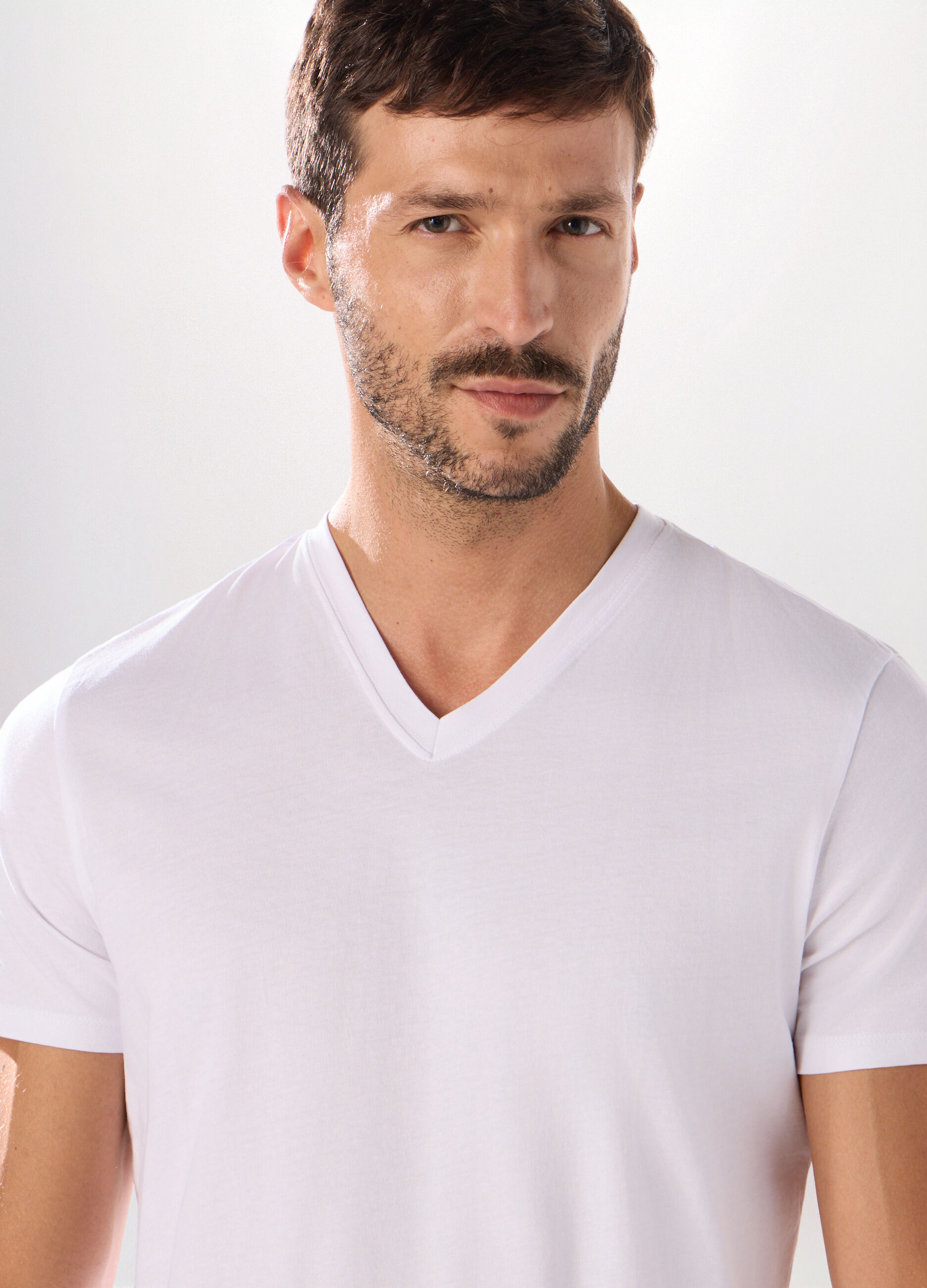 Maglietta intima scollo a V in cotone uomo_2