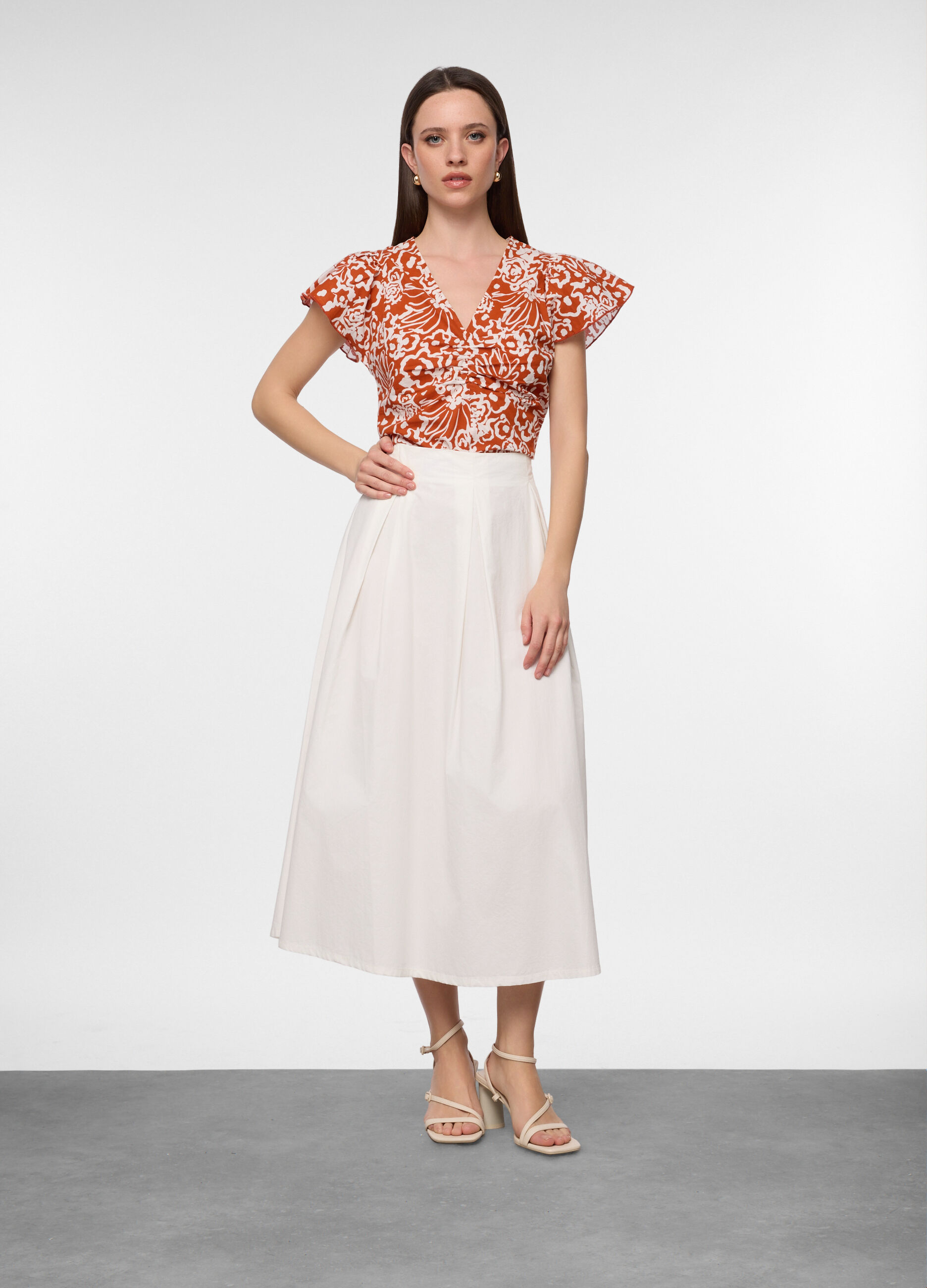 Blusa regular fit con scollo a V in puro cotone donna_0