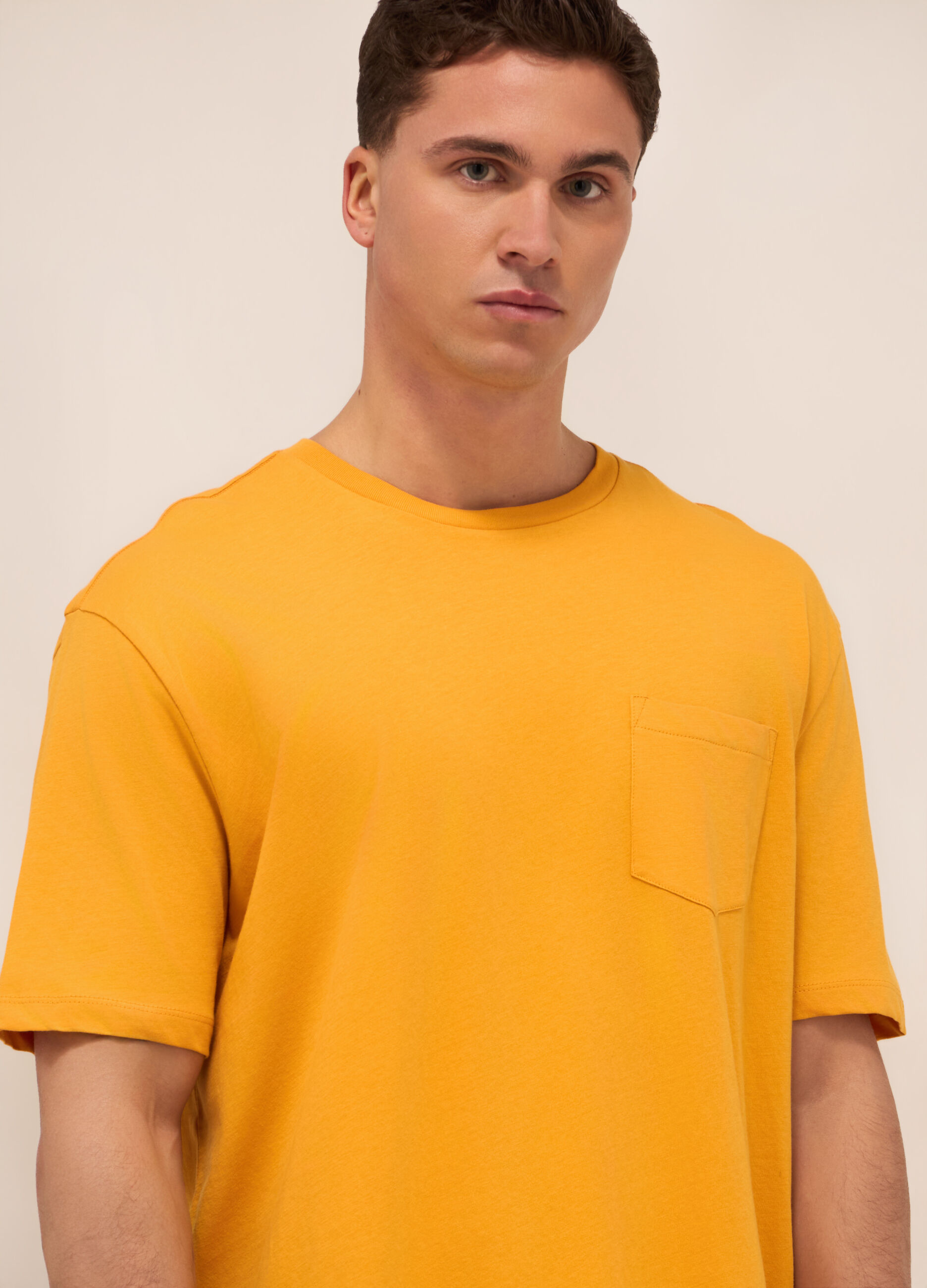 T-shirt in jersey di cotone con taschino uomo_2