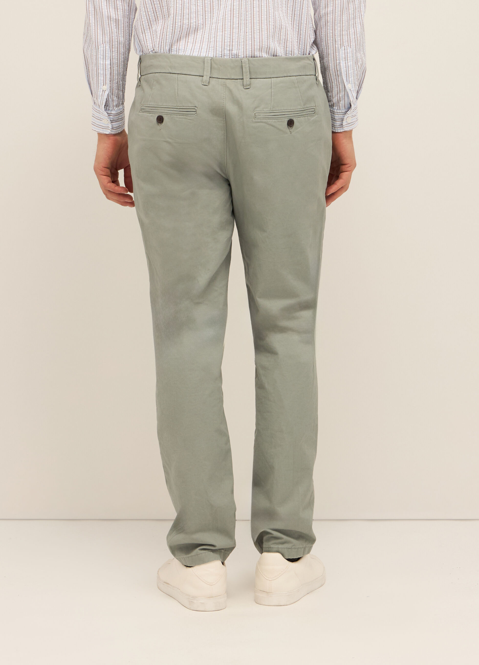 Pantaloni chino regular fit in puro cotone uomo_1