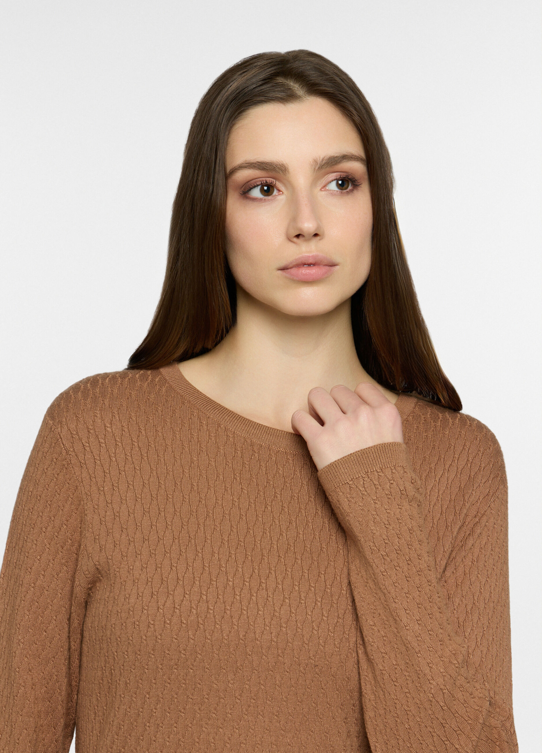 Maglia girocollo a treccia donna_2