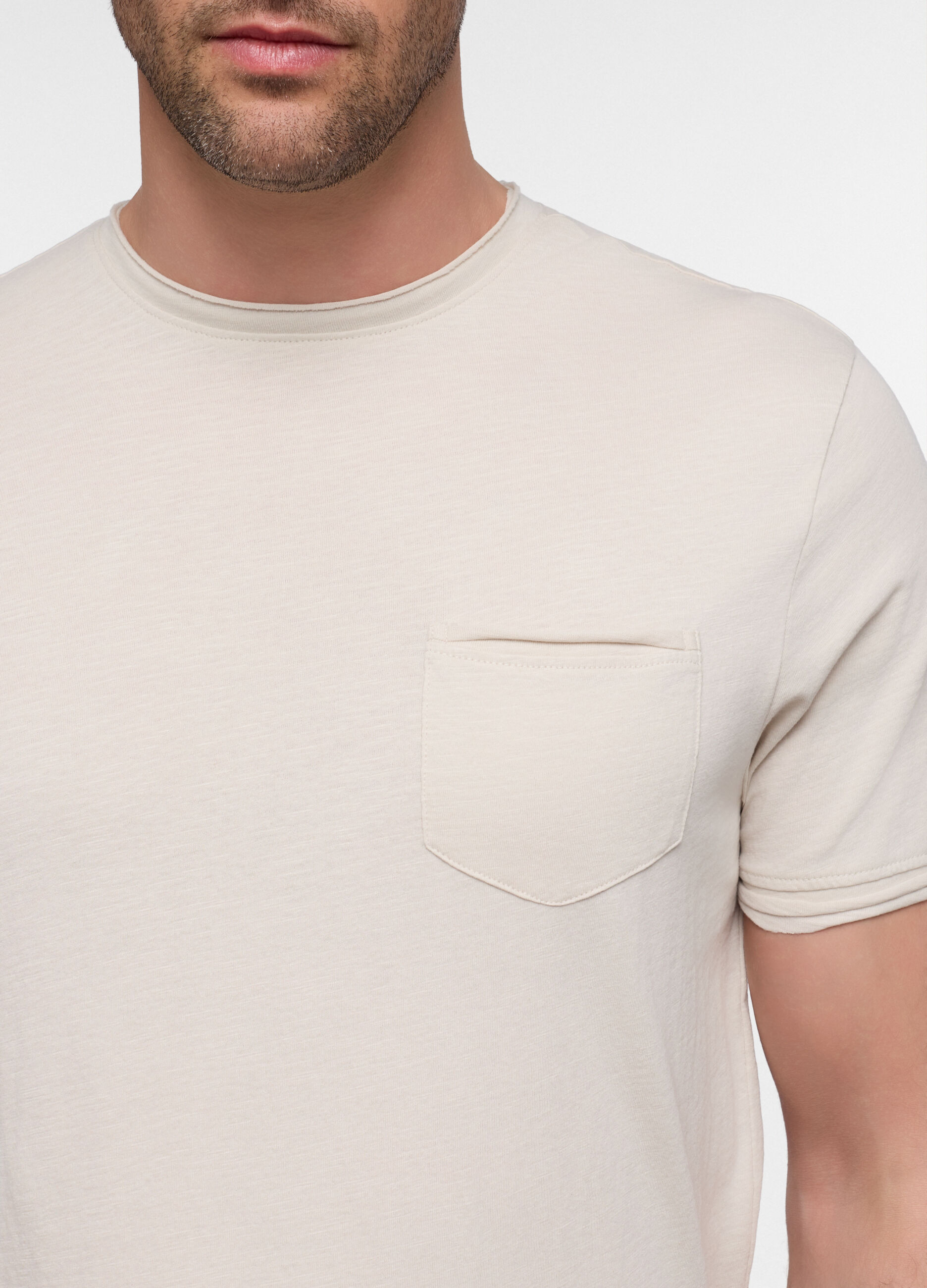 T-shirt in cotone con taschino uomo