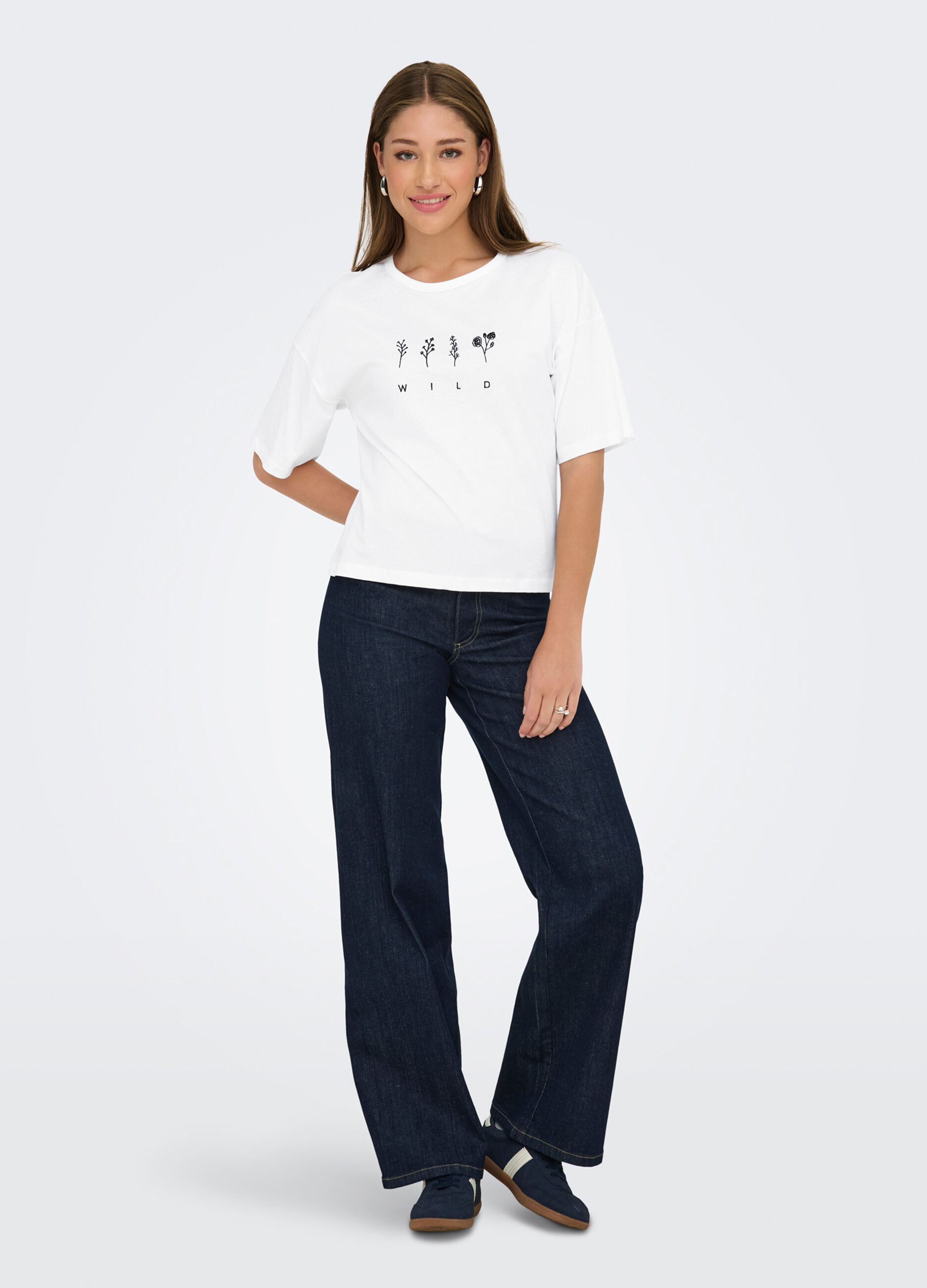 T-shirt con ricamo donna_2