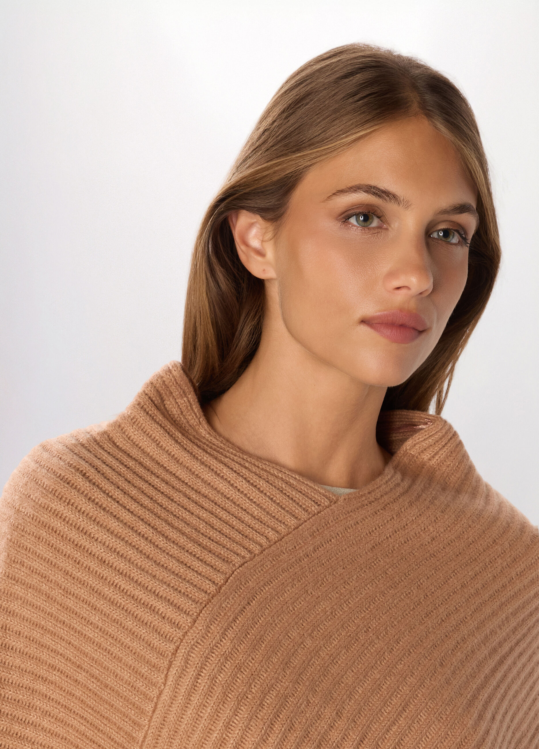 Poncho tricot con lavorazione jacquard donna_2