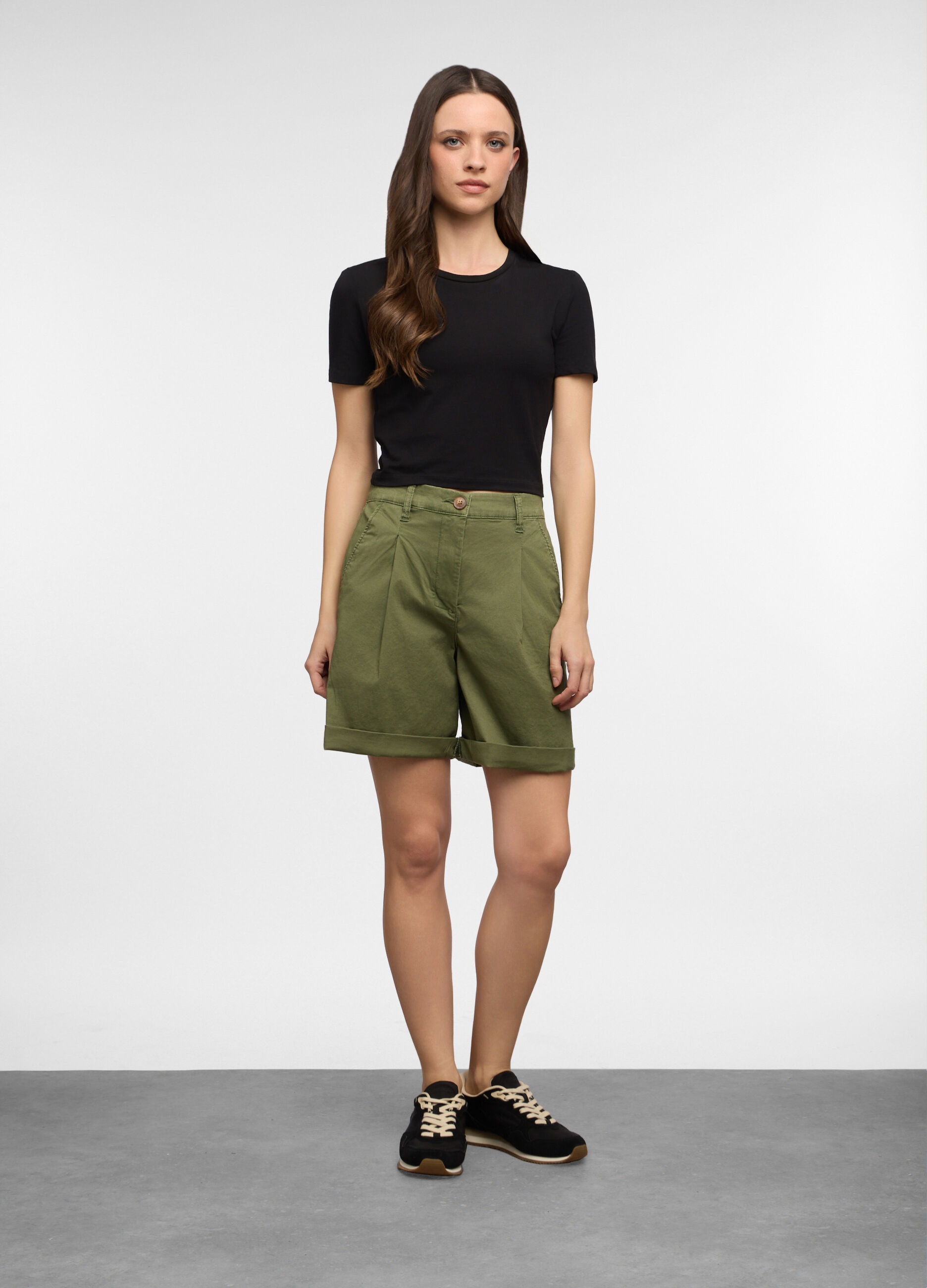 Bermuda Fit Regular con fondo risvoltato cotone stretch trattato donna_0