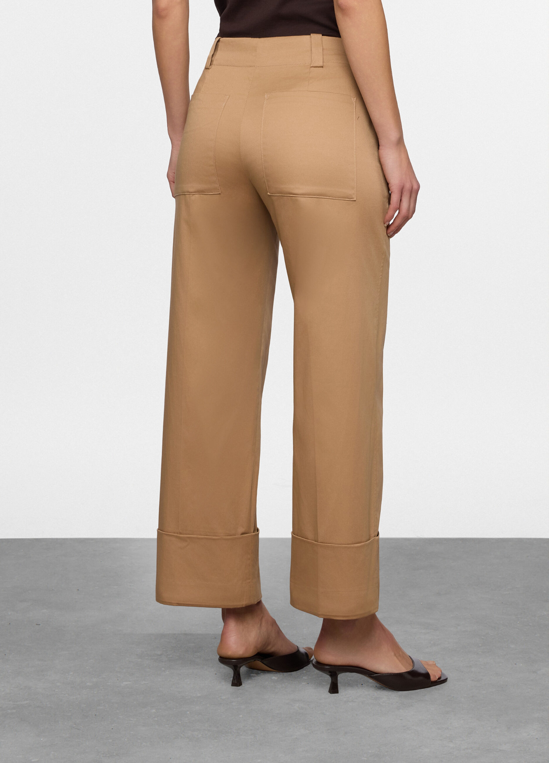 Pantaloni straight fit in raso di cotone stretch donna_1