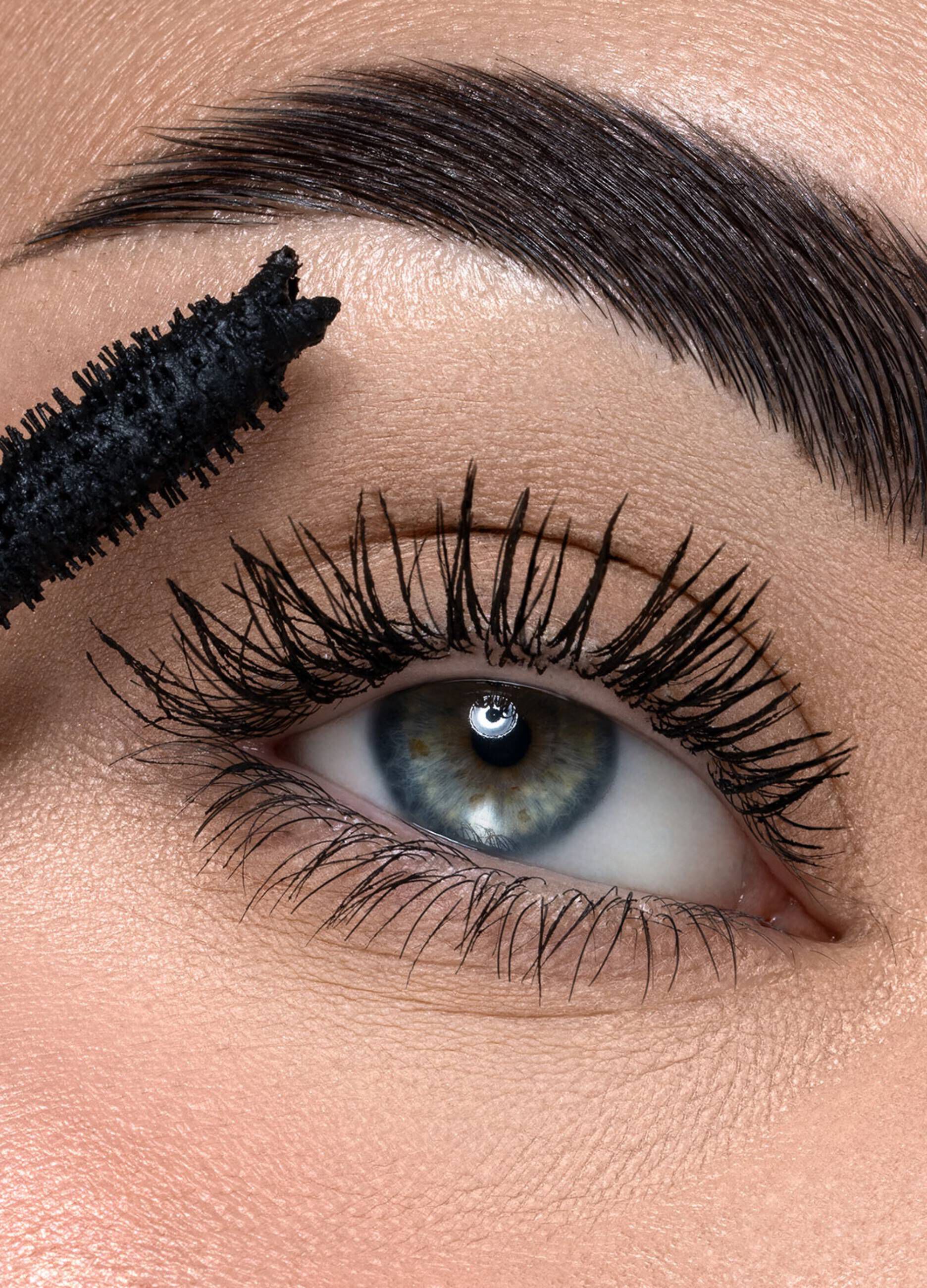 The Universal Volume Mascara 24H - Astra Make-Up