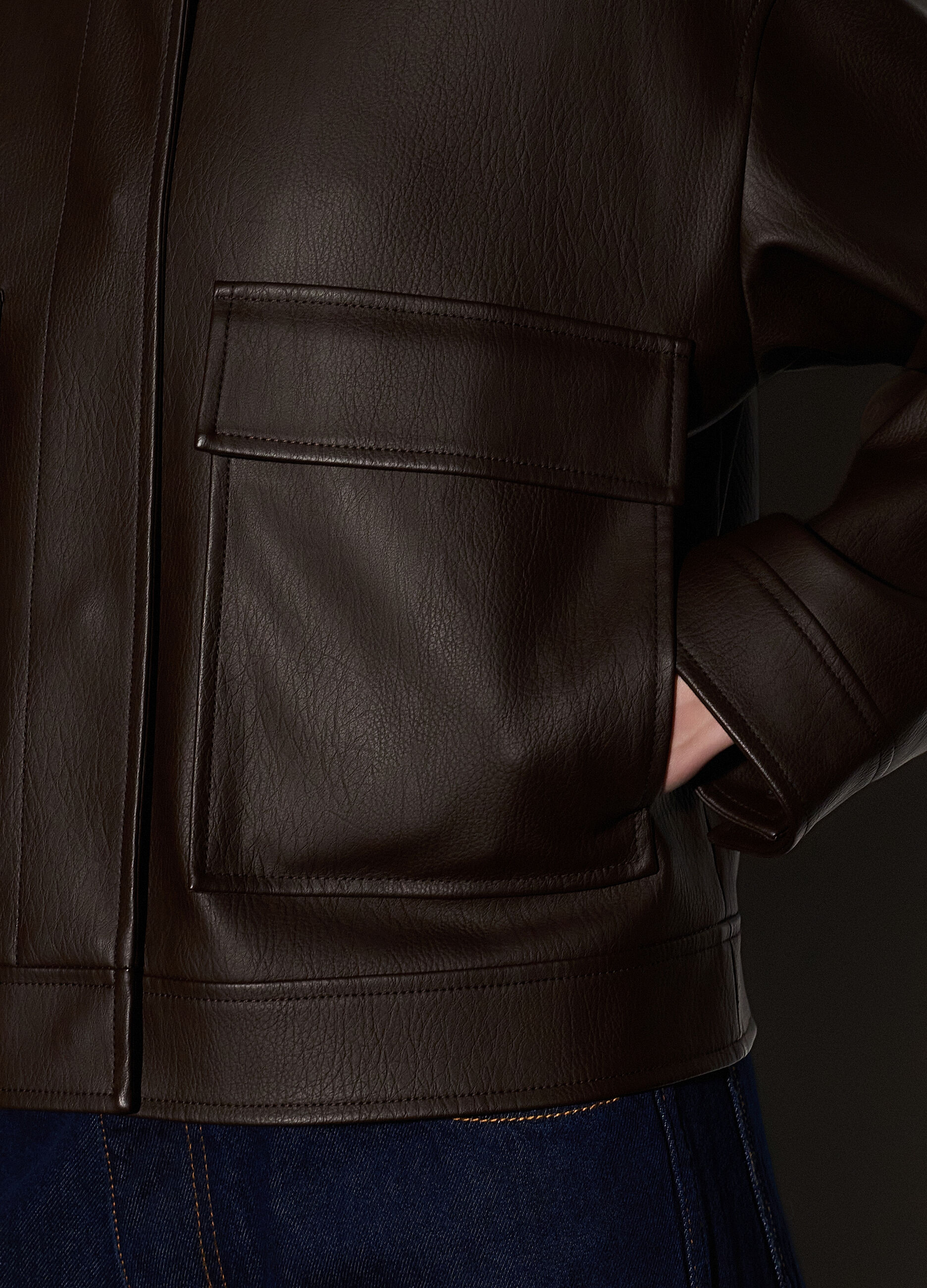 Giacca corta in eco pelle donna_3