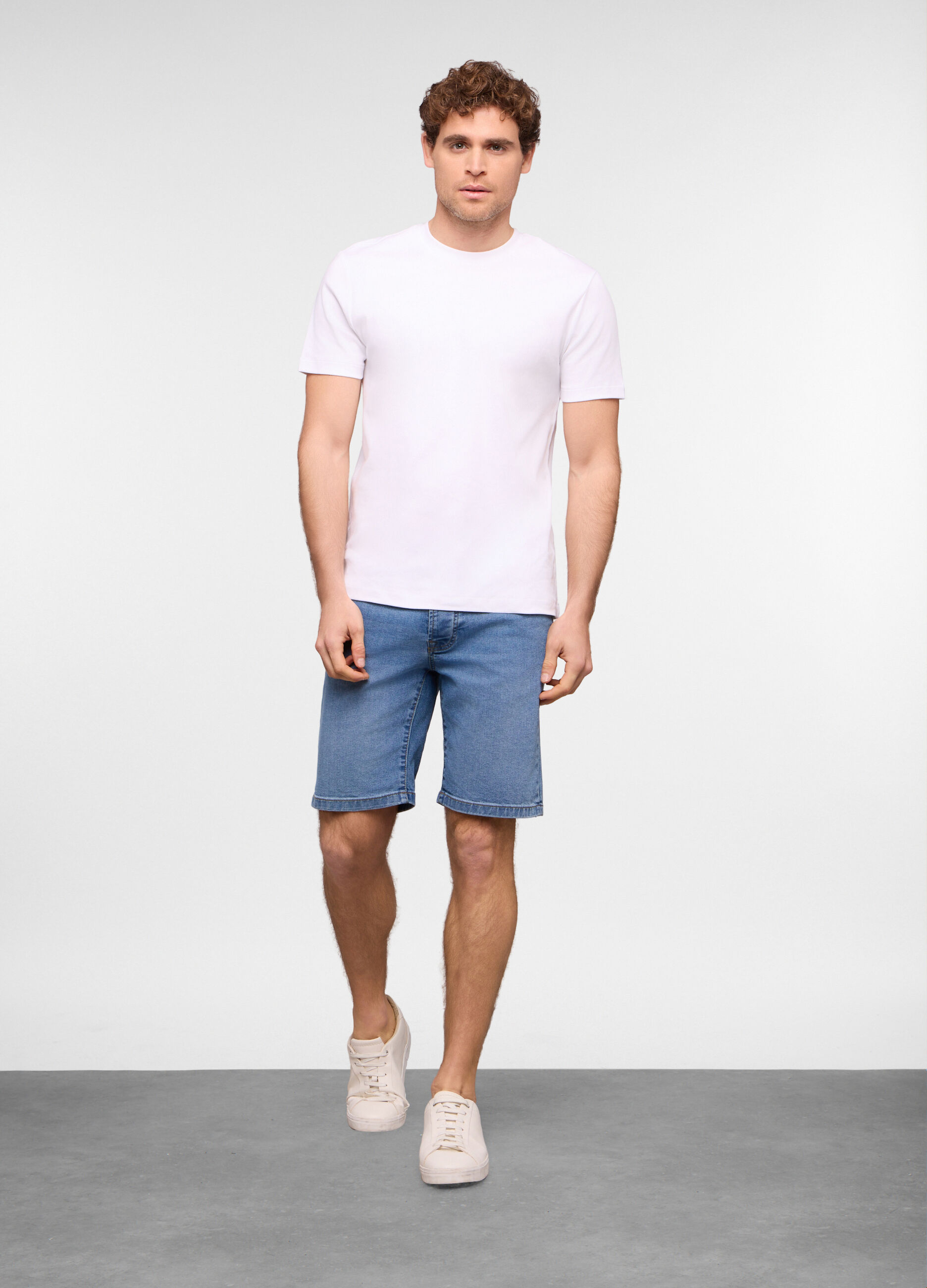 Bermuda in denim di cotone stretch uomo_0