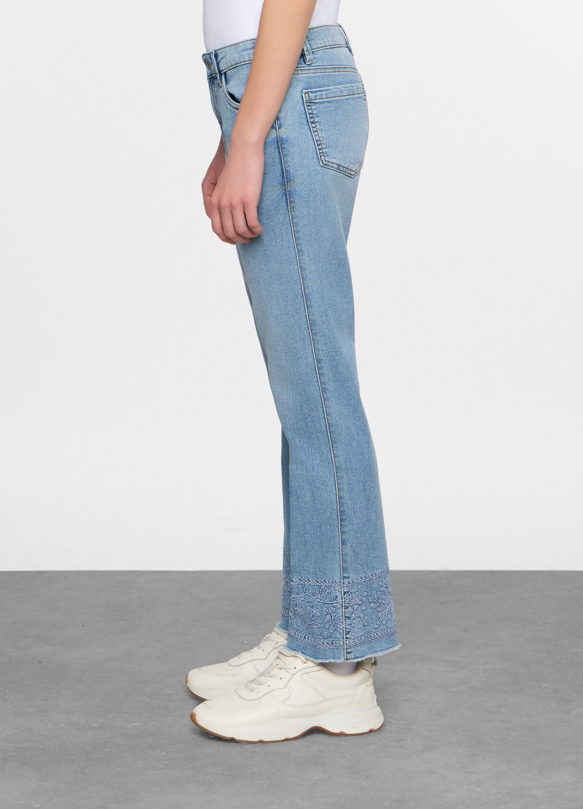 5 Tasche fit Mini Flare in denim stretch con ricamo al fondo donna_1