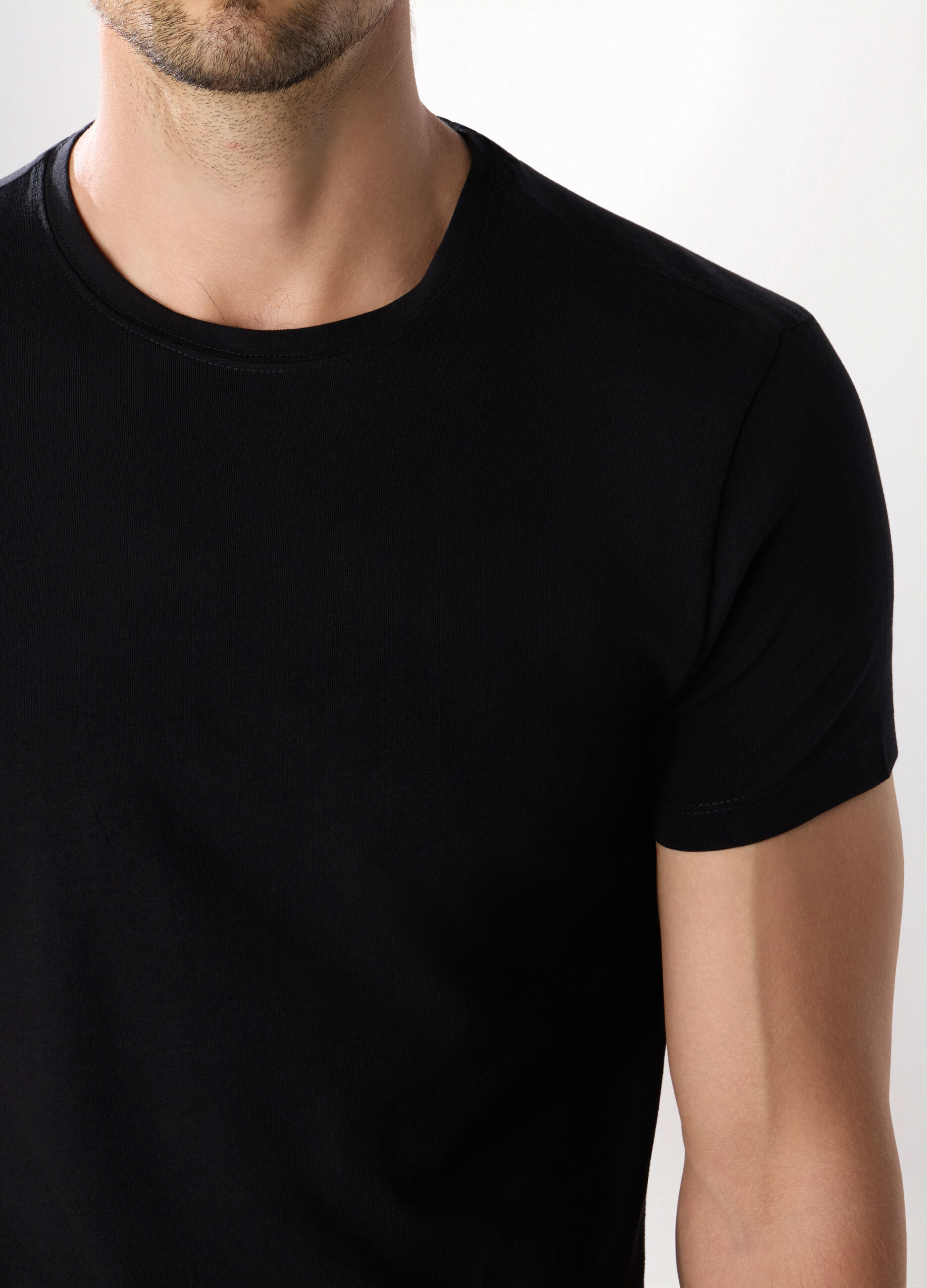 T-shirt girocollo in cotone stretch uomo_2