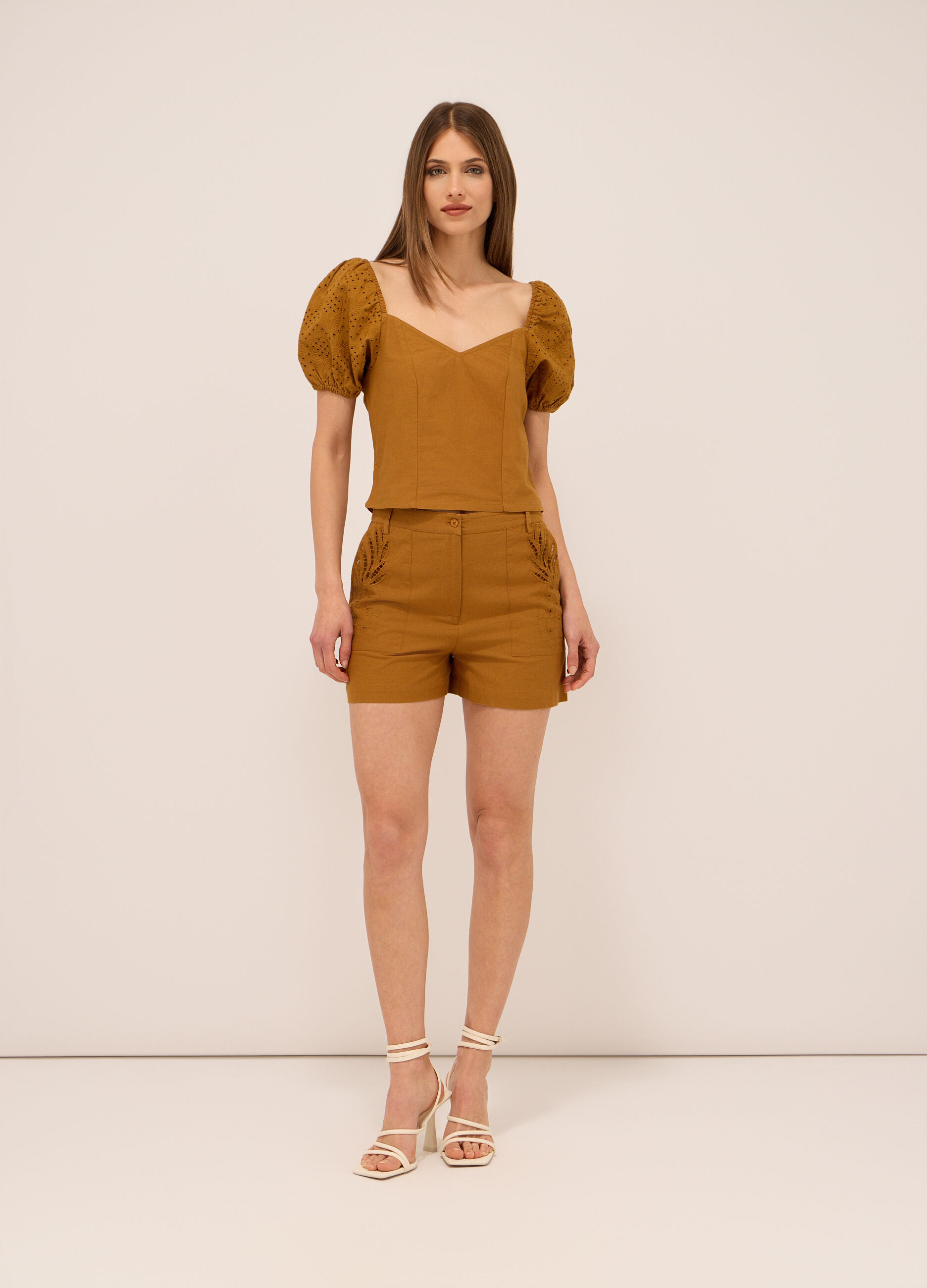 Shorts misto lino con ricami donna_0