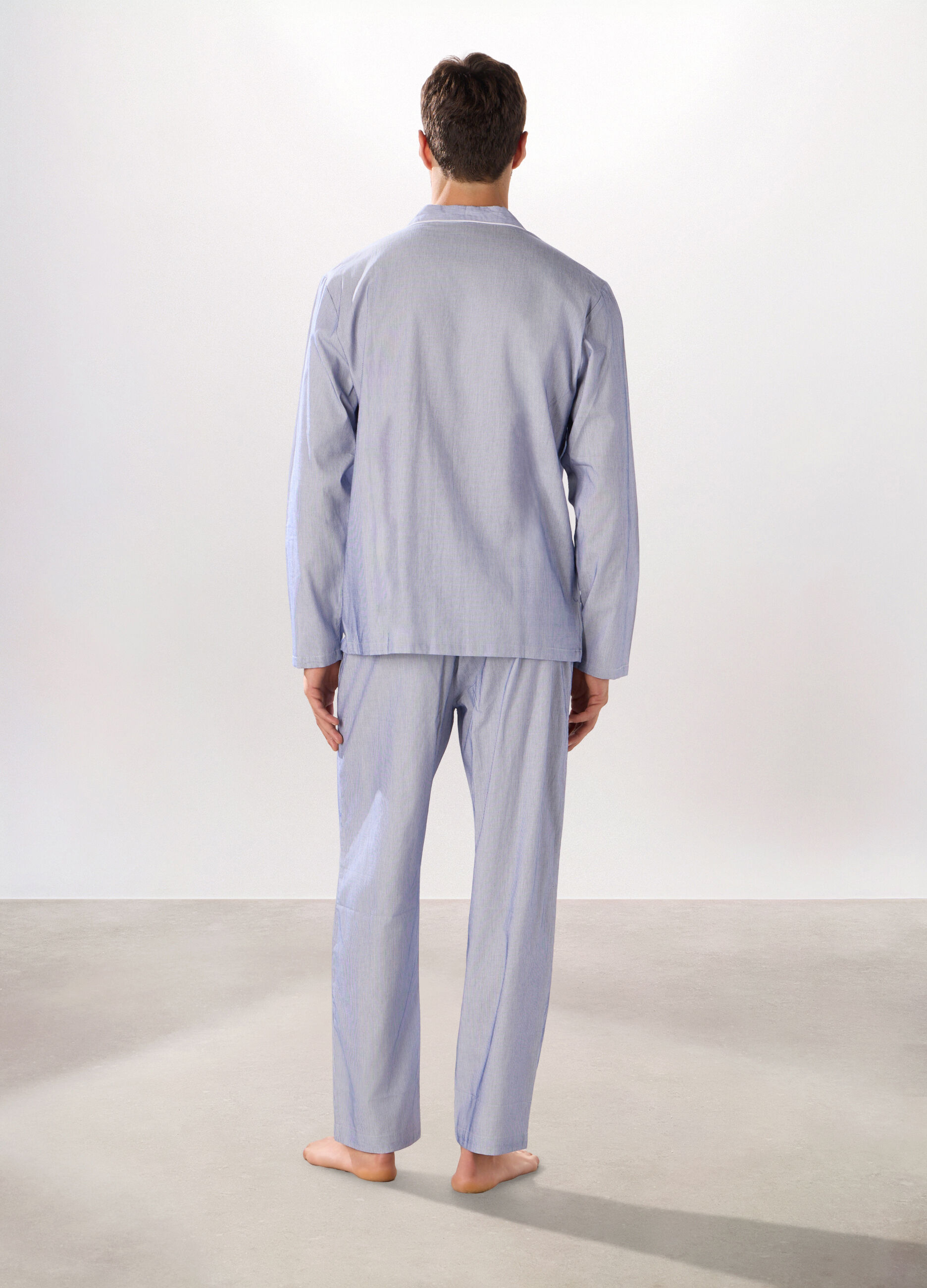 Pigiama lungo aperto a righe sottili uomo_1