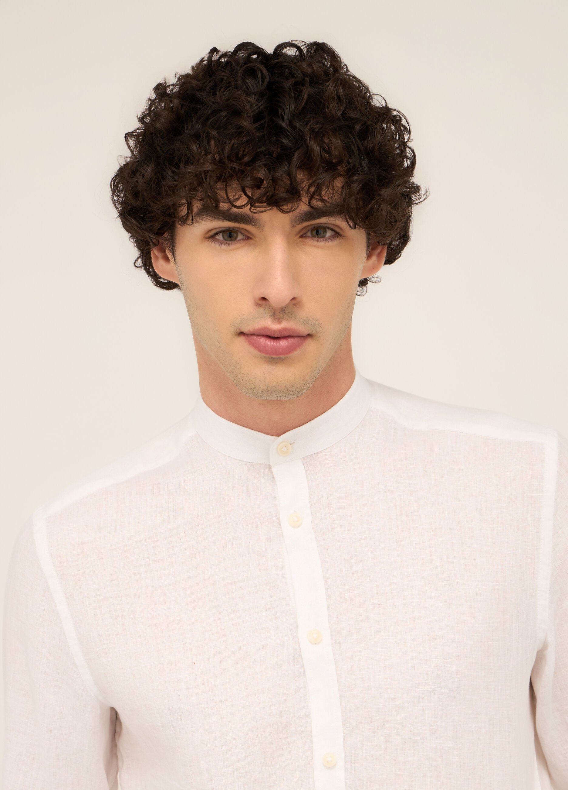 Camicia colletto coreano in puro lino uomo_2