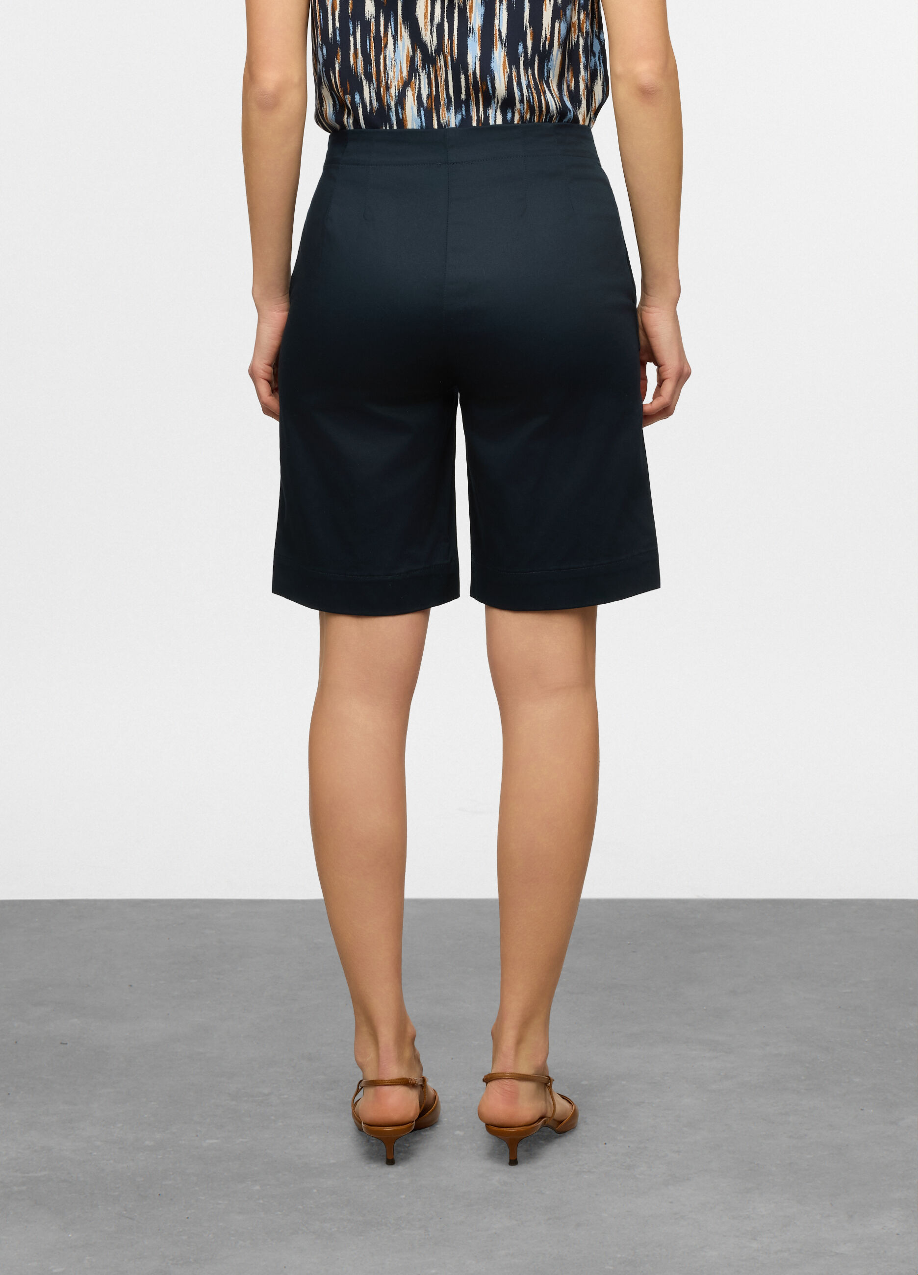 Bermuda fit regular in twill di cotone stretch satin donna_1