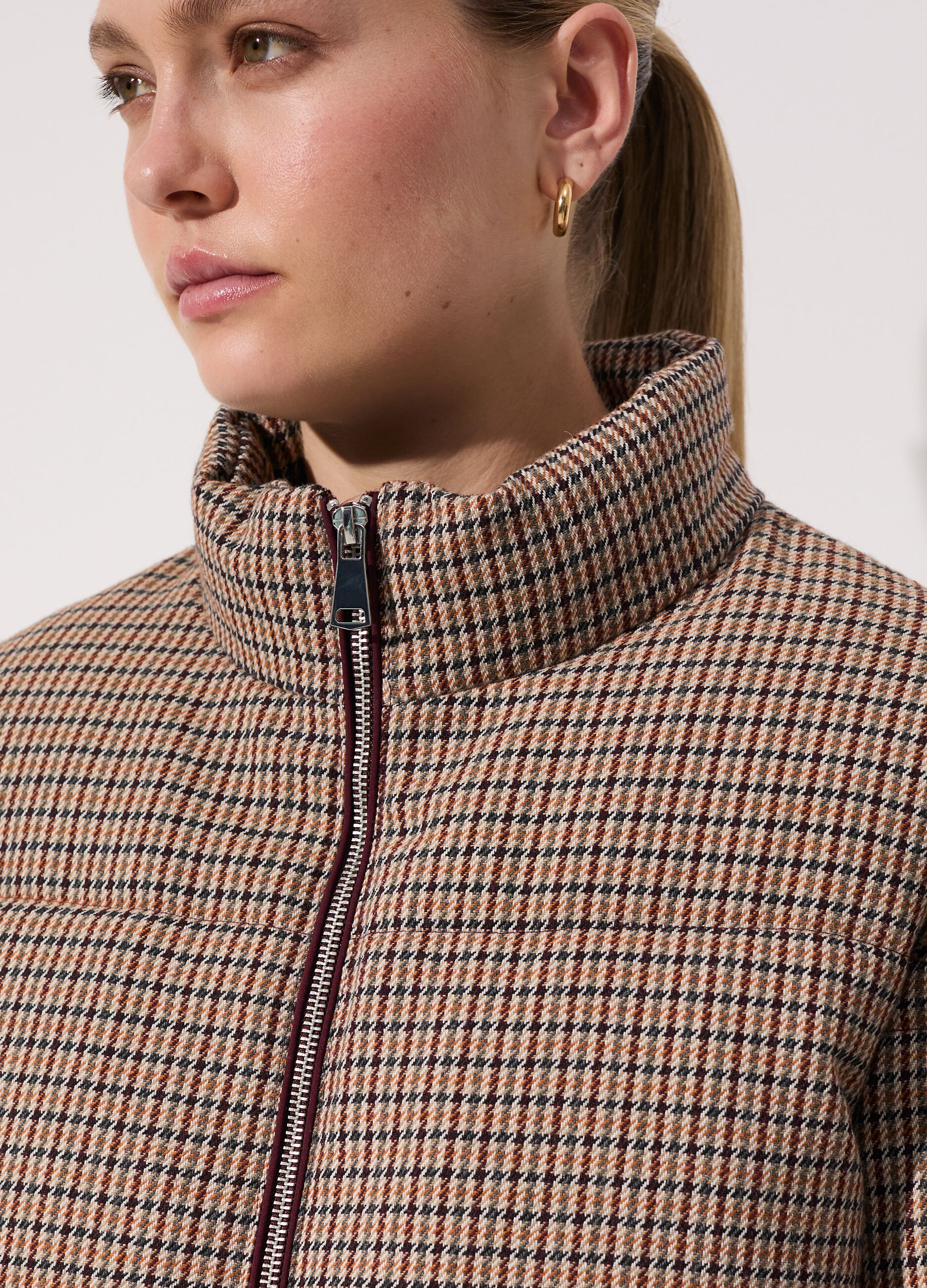 Giubbino imbottito a collo alto donna_3