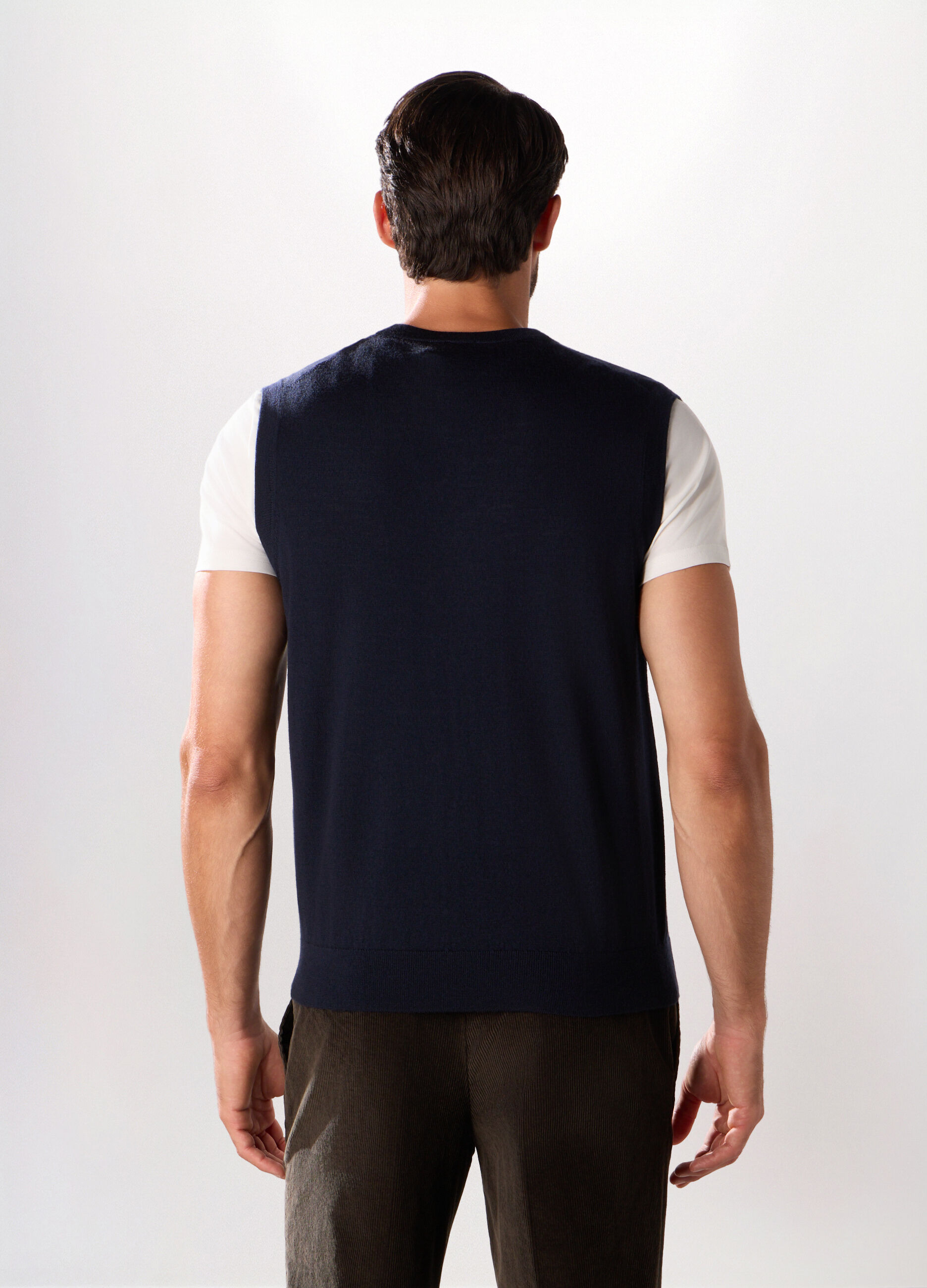 Gilet collo a V in lana merino uomo_1