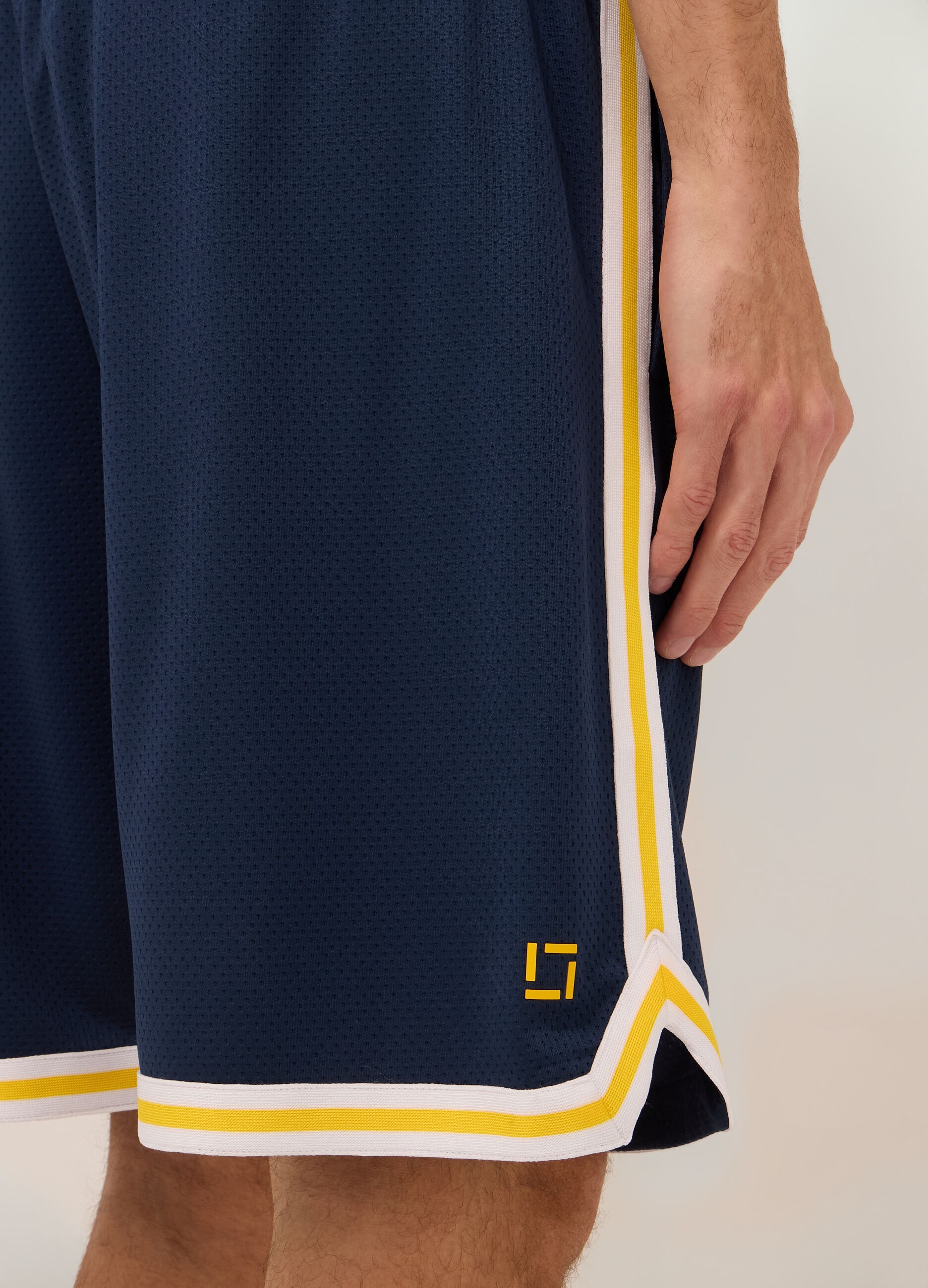 Pantaloncino sportivo stile basket uomo_2
