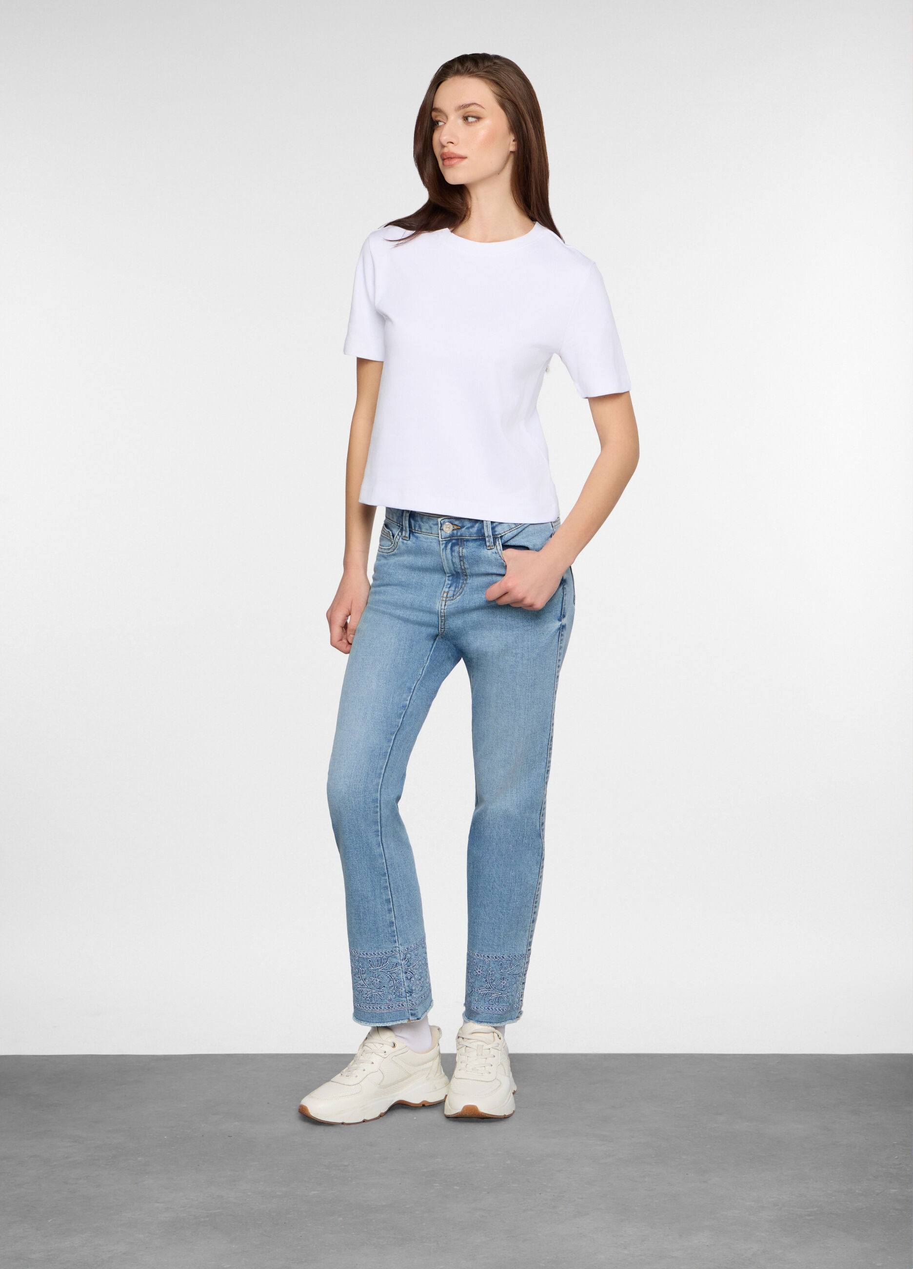 5 Tasche fit Mini Flare in denim stretch con ricamo al fondo donna_0