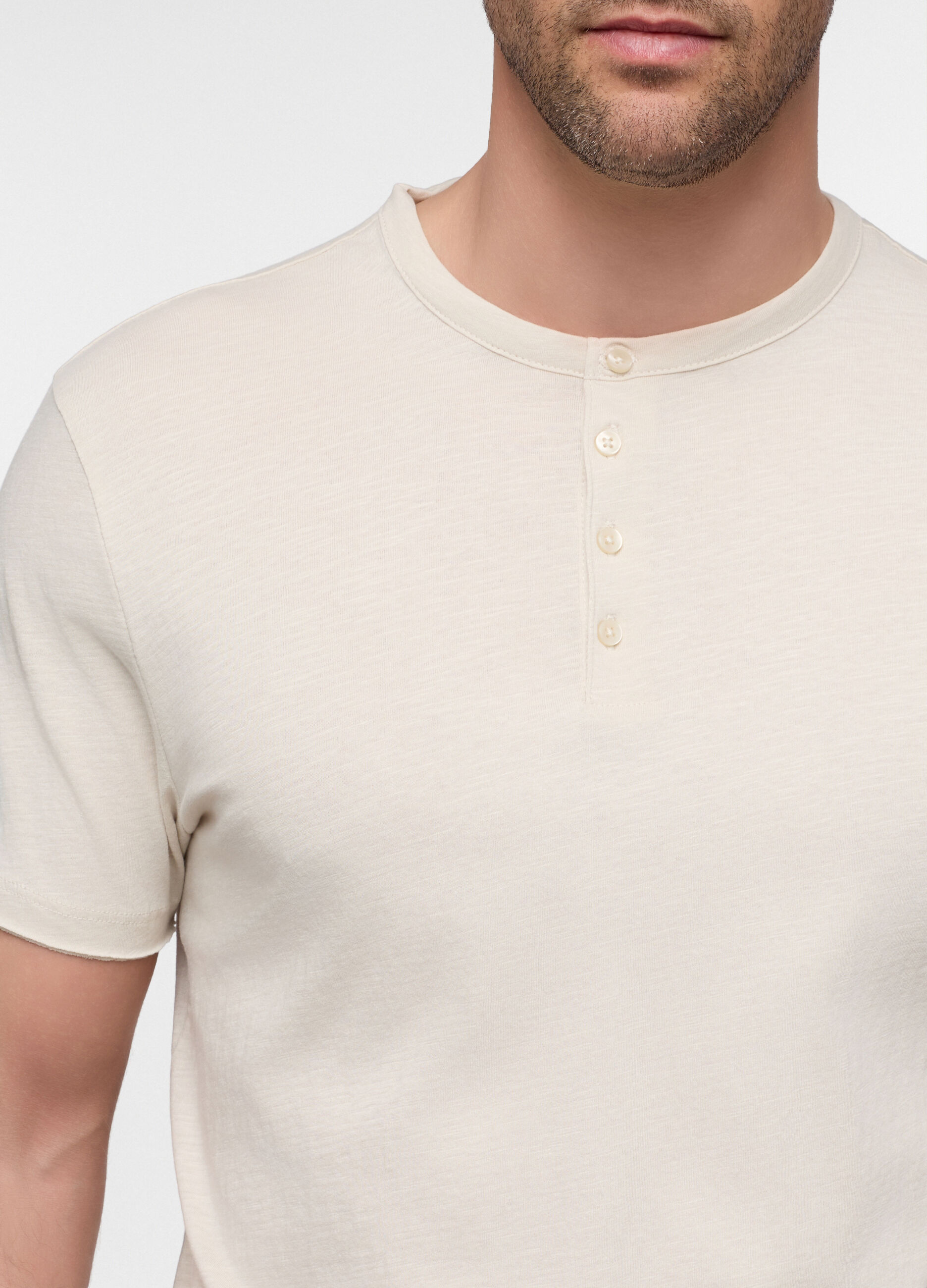 T-shirt collo serafino in cotone uomo