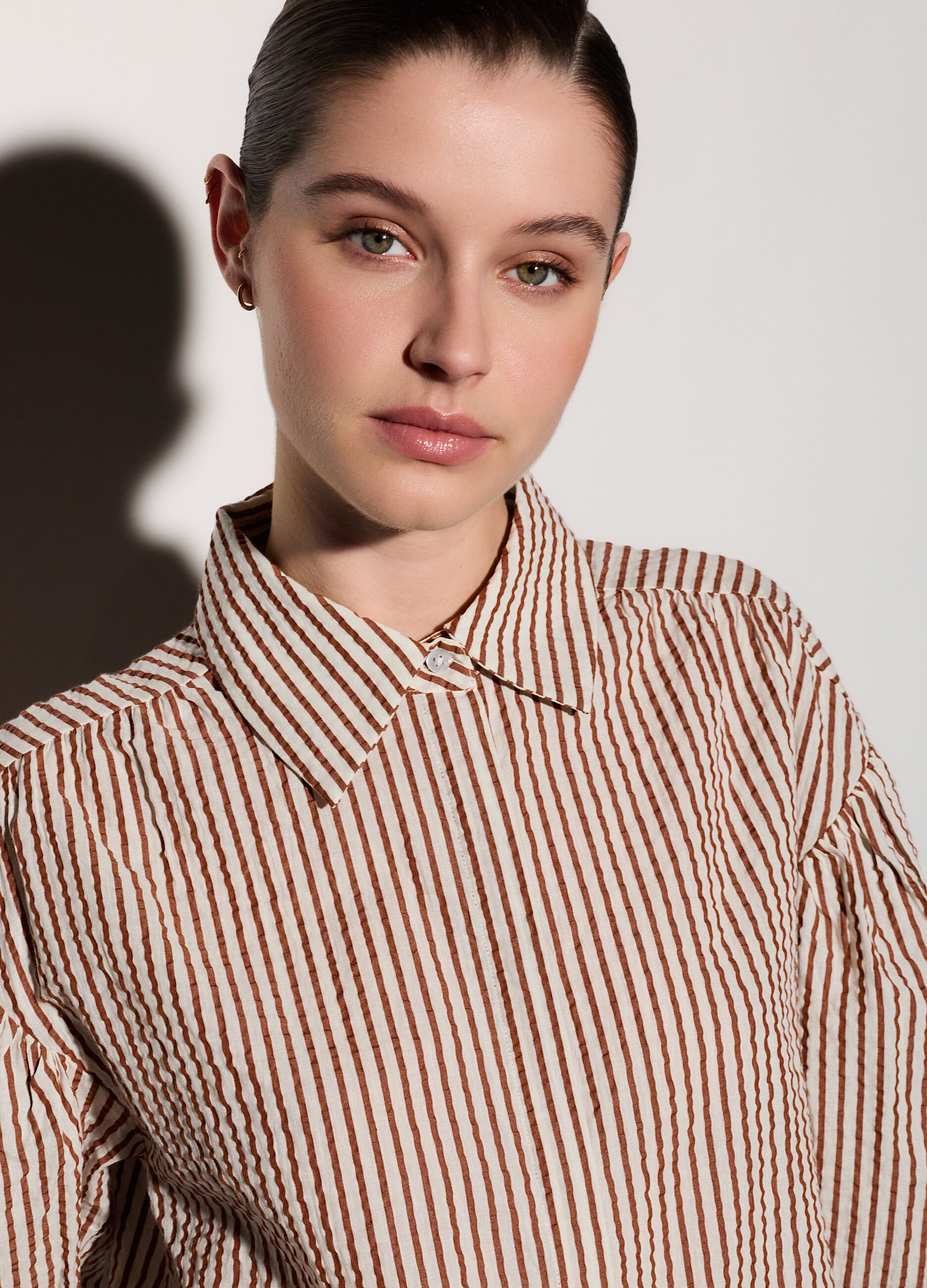 Camicia over fit con colletto alla francese in seersucker donna_3