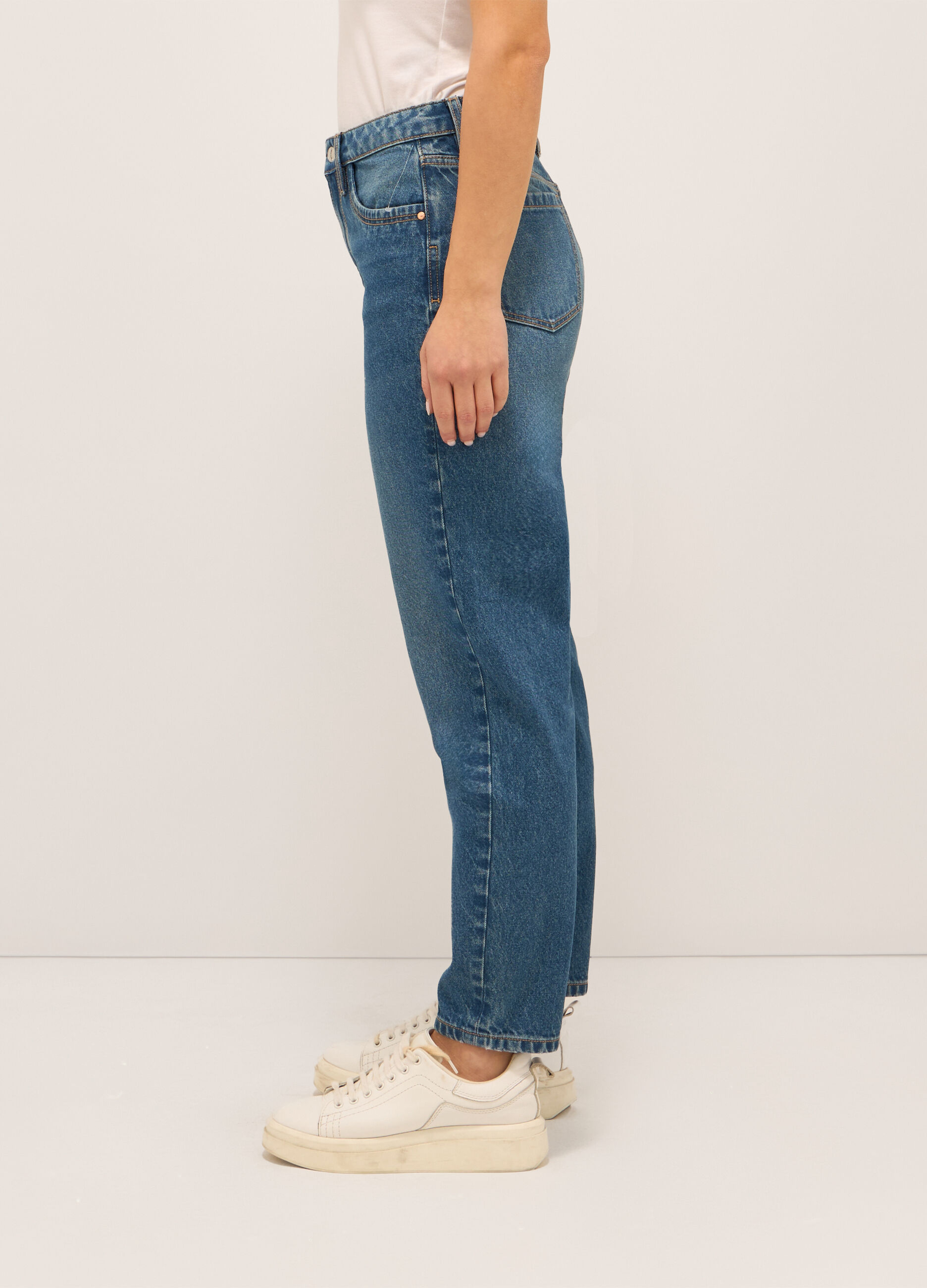 Pantaloni mom fit in denim di puro cotone donna