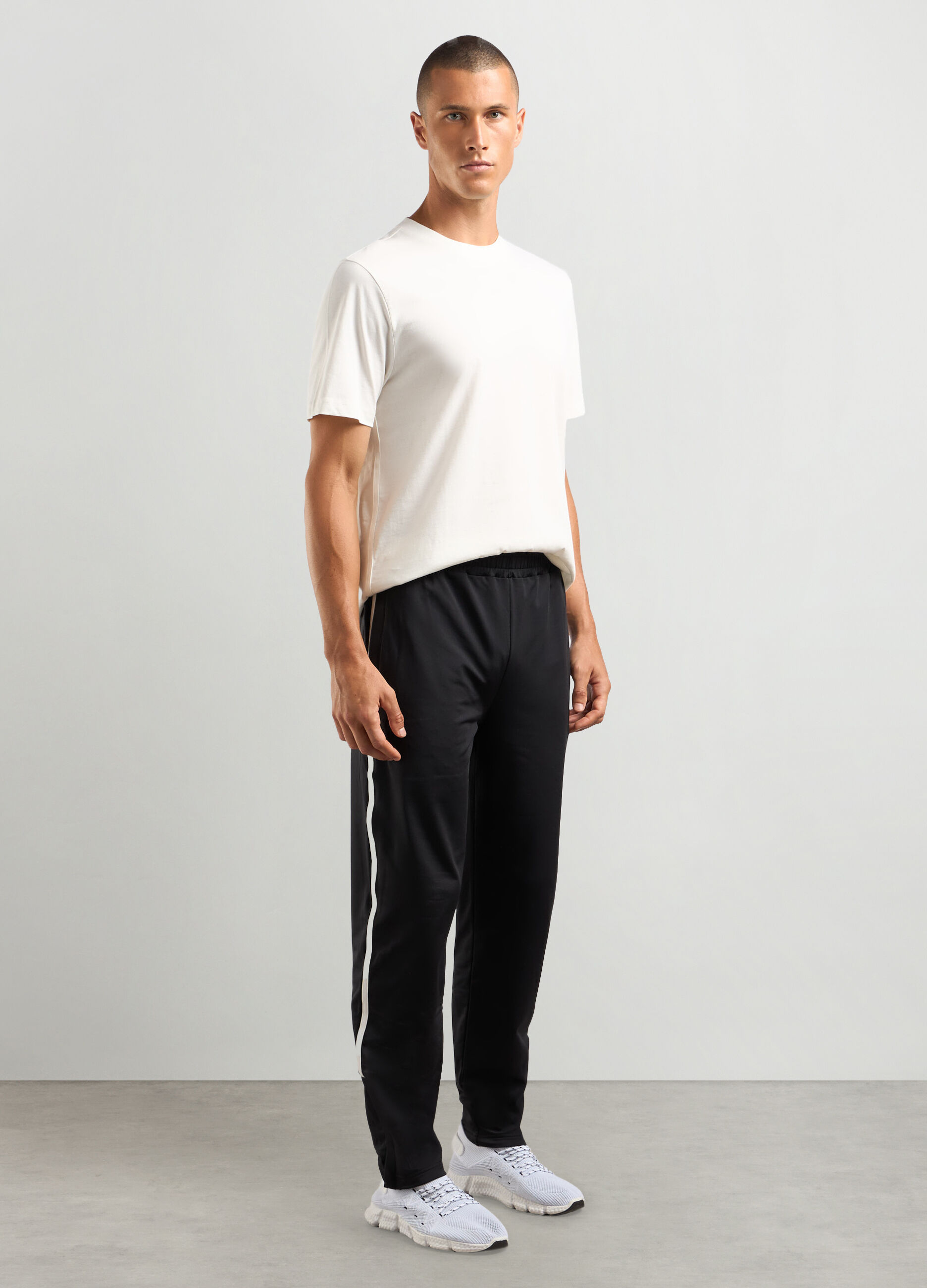 Joggers regular fit in tessuto stretch uomo_0